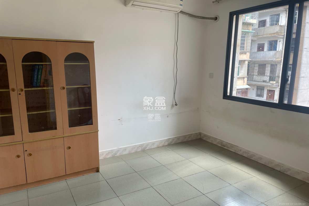 燕山街社区 3室2厅1卫 2200.0元/月 燕山街社区 3室2厅1卫 2200.0元/月室内图