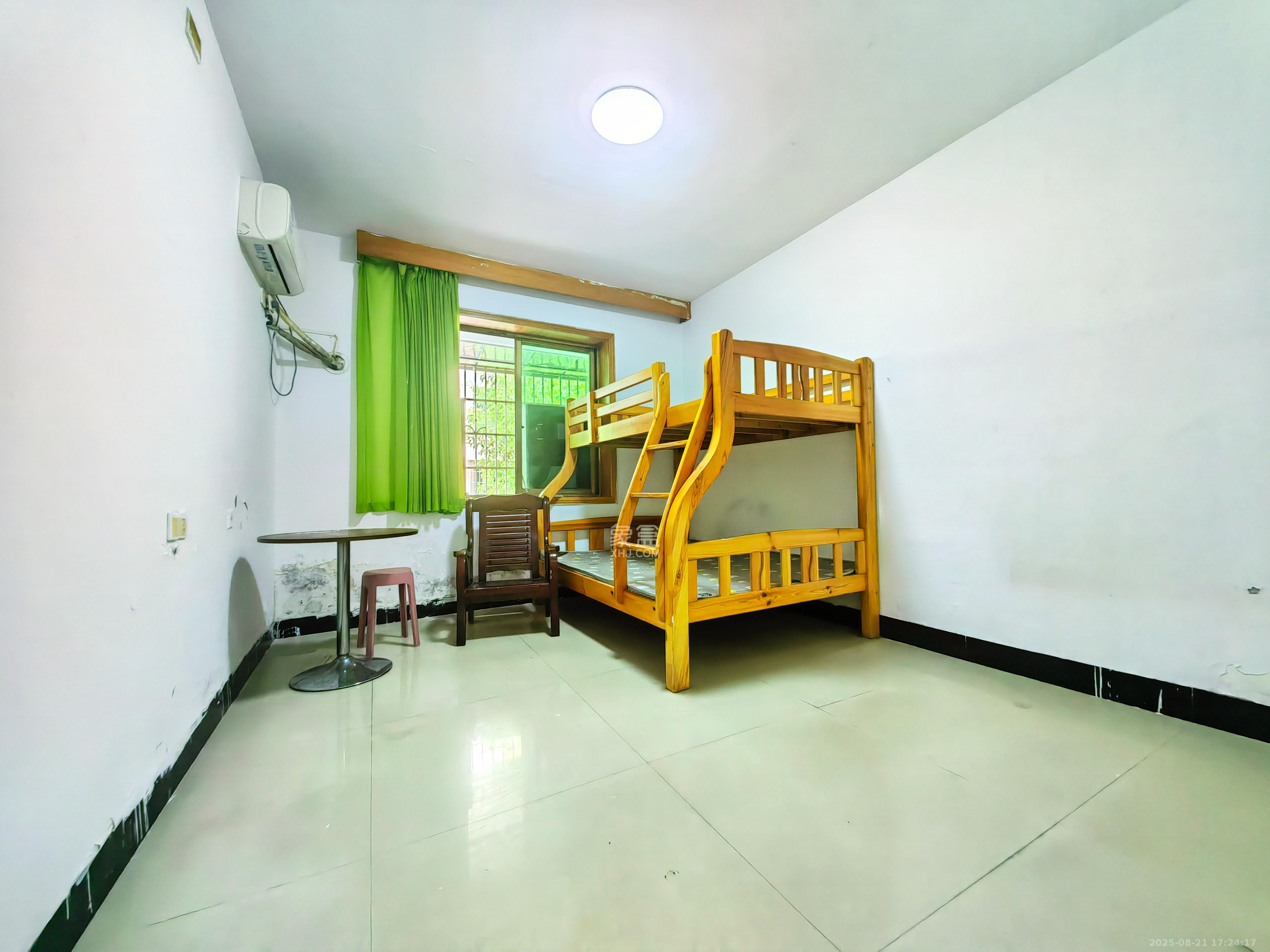 中南汽车世界  2室1厅1卫    1300.0元/月室内图