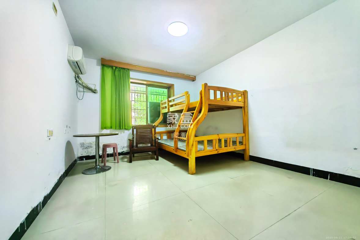 中南汽车世界 2室1厅1卫 1300.0元/月 中南汽车世界 2室1厅1卫 1300.0元/月室内图