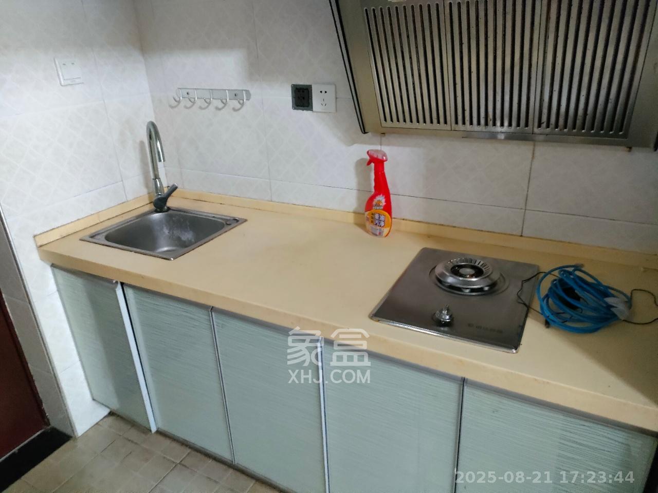 尊邸华庭  1室1厅1卫   1600.00元/月室内图