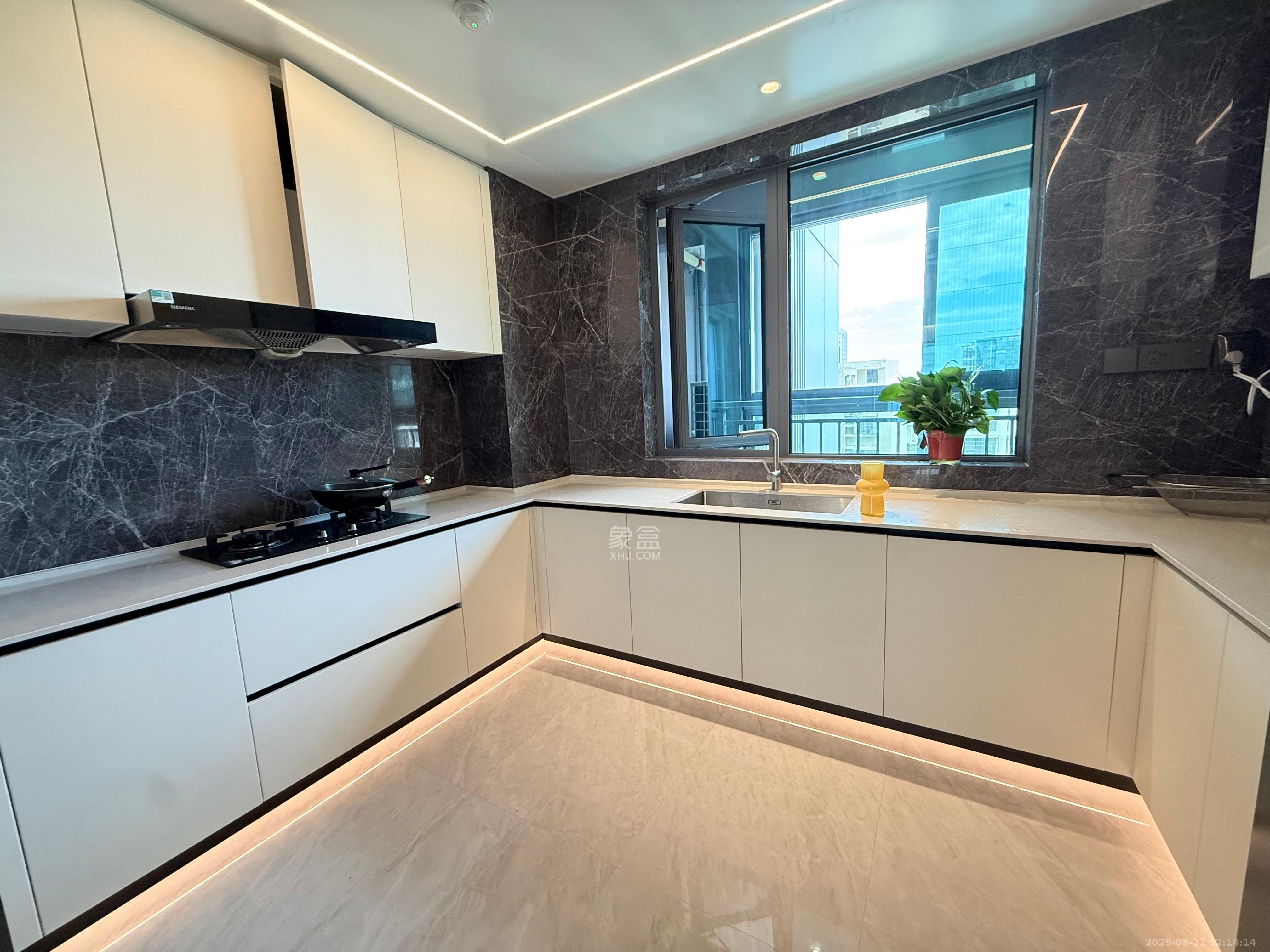 招商蛇口滨江境 4室2厅2卫 10000.0元/月 招商蛇口滨江境 4室2厅2卫 10000.0元/月室内图