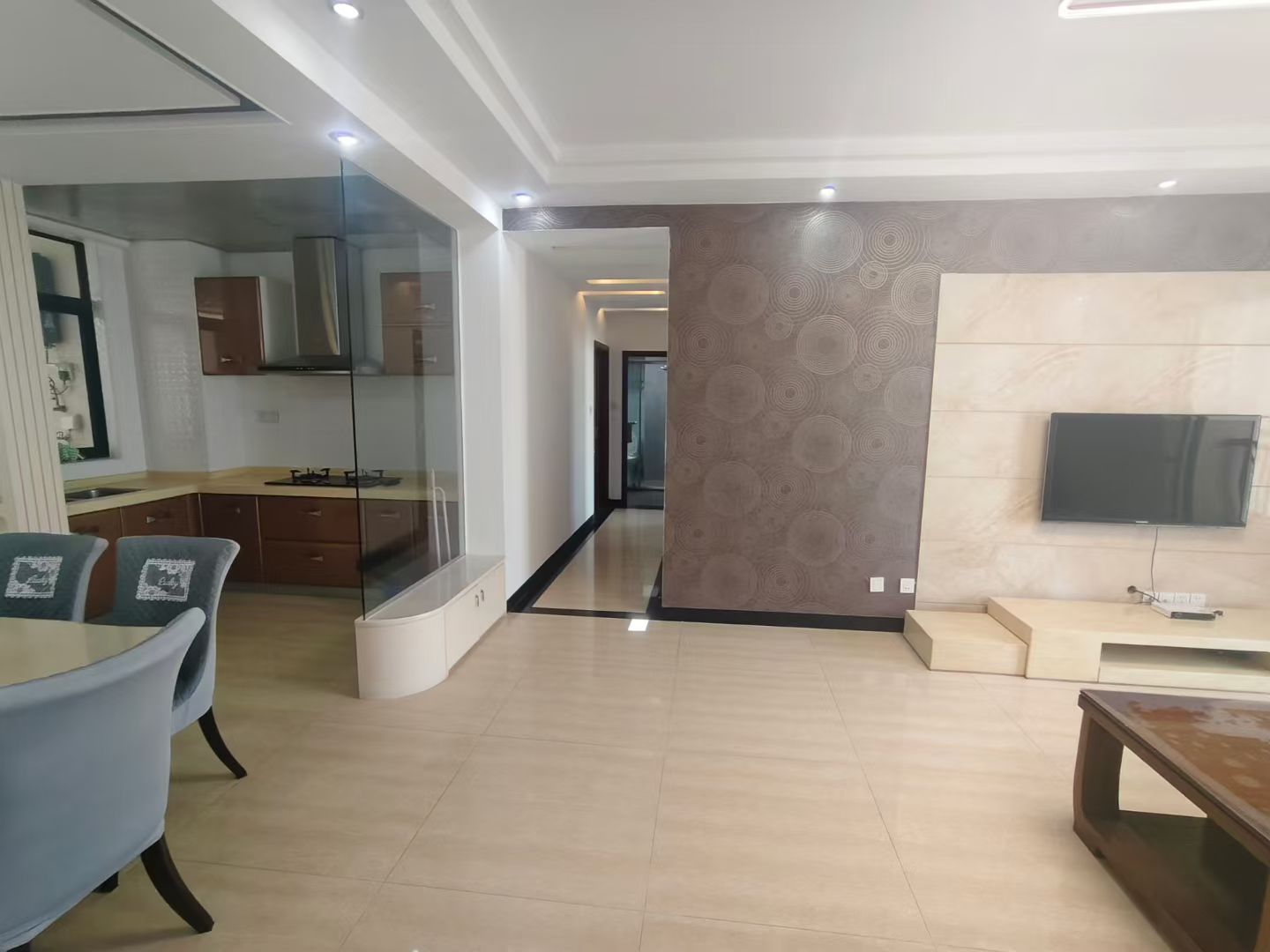 金碧文华 3室2厅2卫 227.0万 金碧文华 3室2厅2卫 227.0万客厅