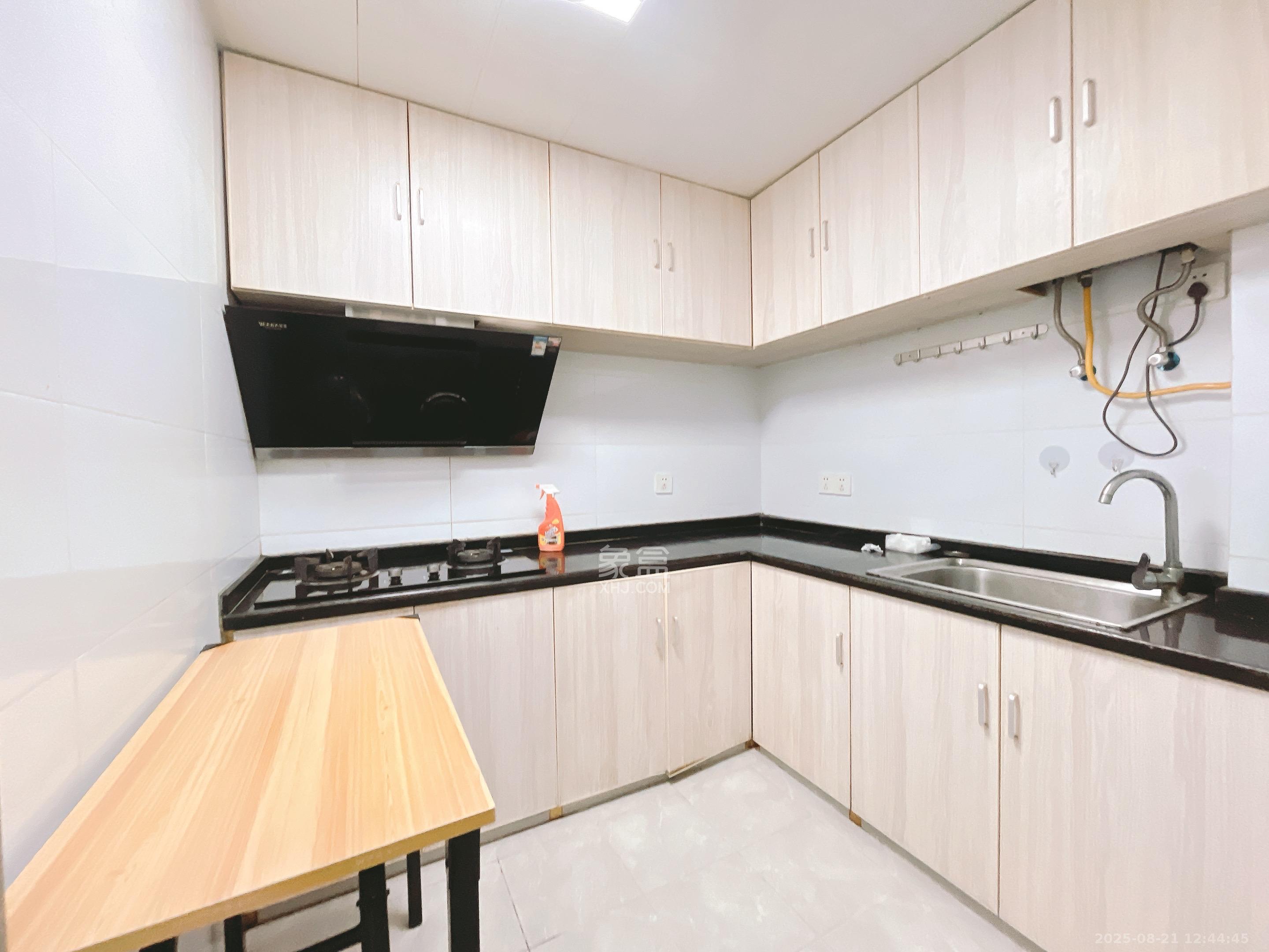 隆华金属宿舍  2室1厅1卫    2500.0元/月 隆华金属宿舍  2室1厅1卫    2500.0元/月室内图