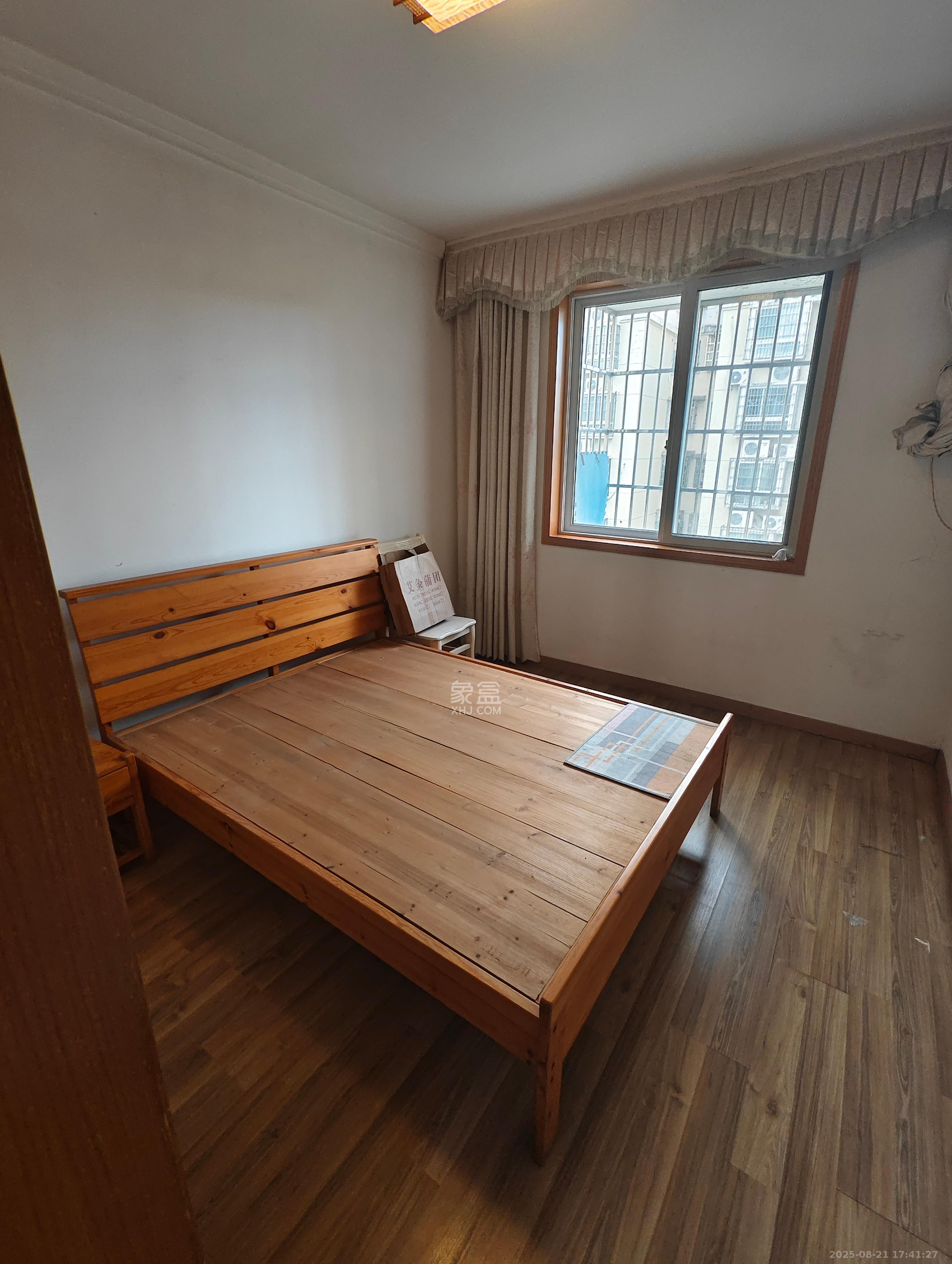 咸嘉新村悦峰园 3室2厅2卫 2200.0元/月 咸嘉新村悦峰园 3室2厅2卫 2200.0元/月室内图