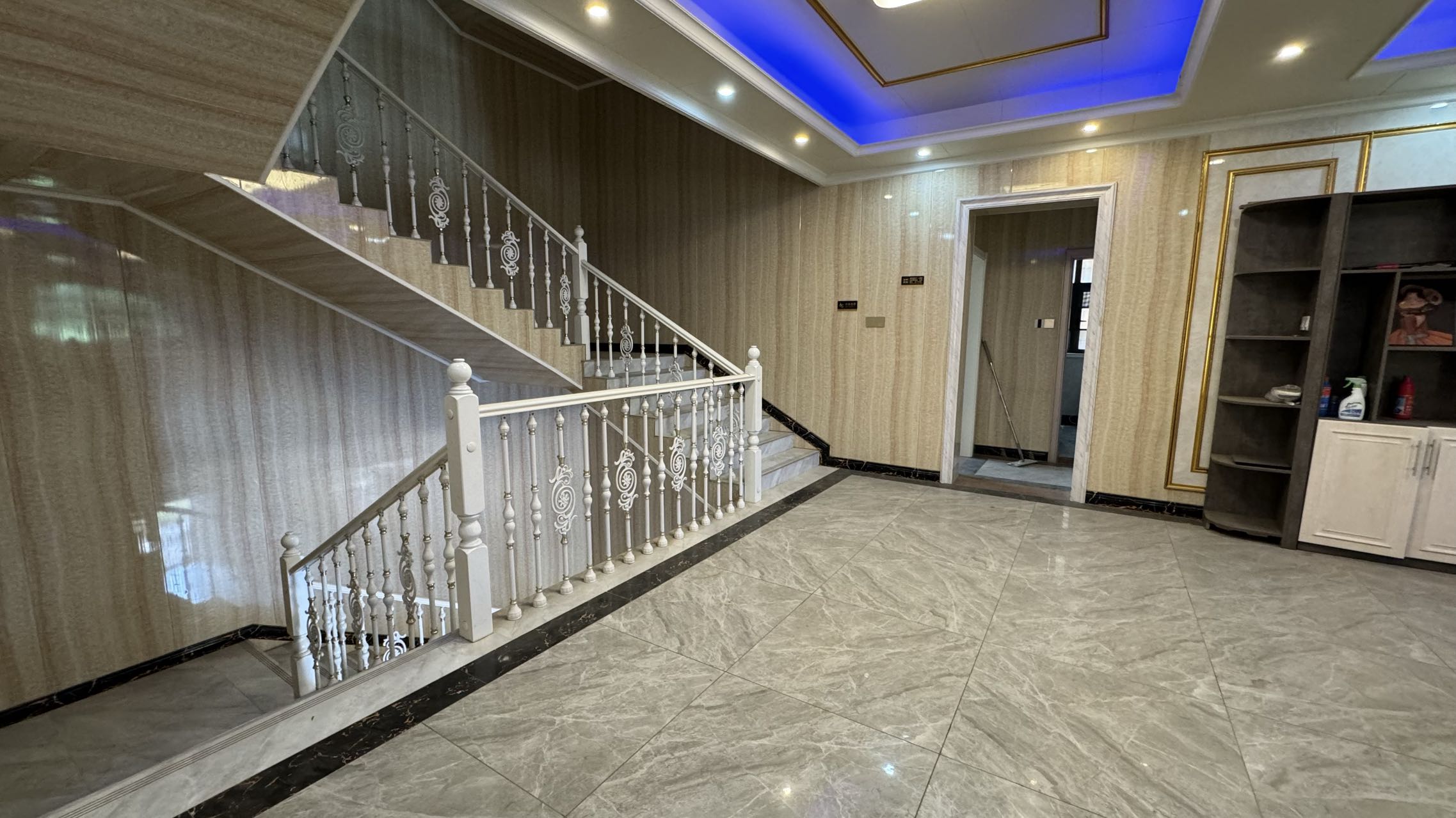 苍西村自建别墅 9室2厅3卫 13000.0元/月 苍西村自建别墅 9室2厅3卫 13000.0元/月室内图