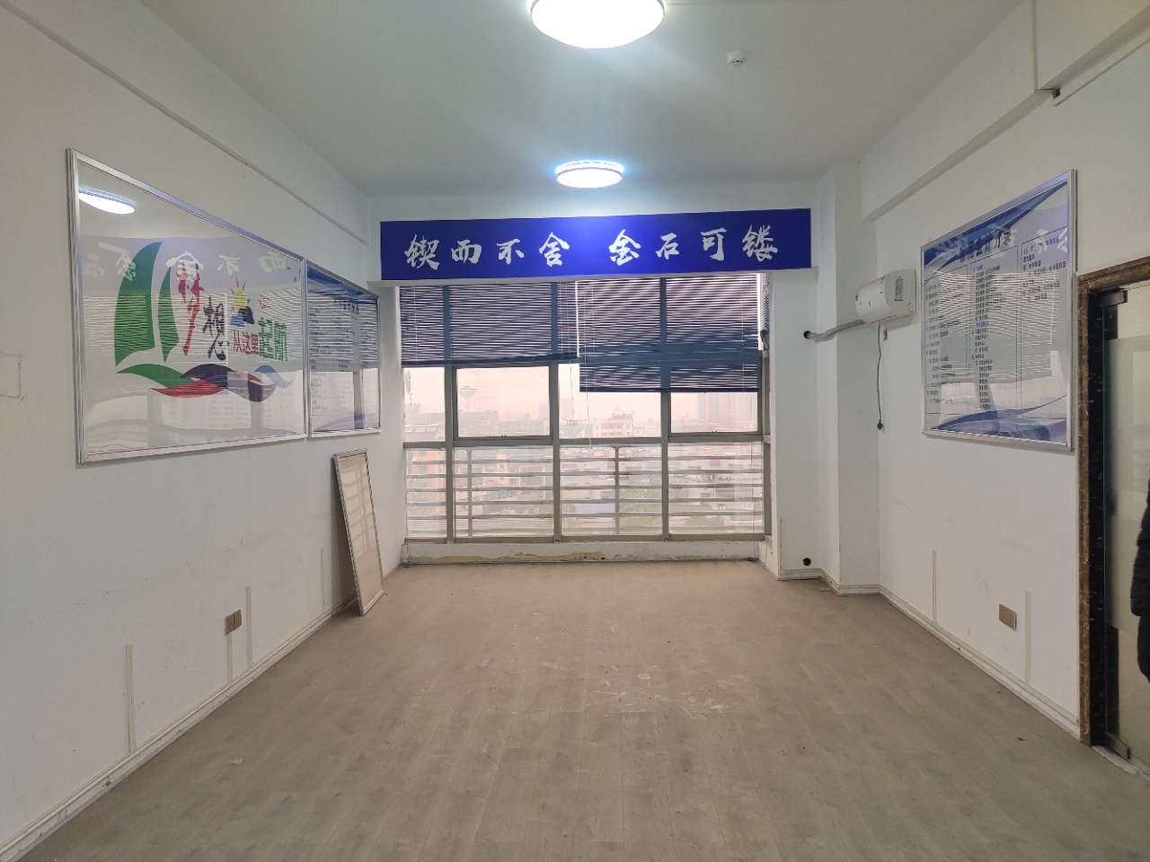 锦宇国际 1室1厅1卫 29.8万 锦宇国际 1室1厅1卫 29.8万客厅