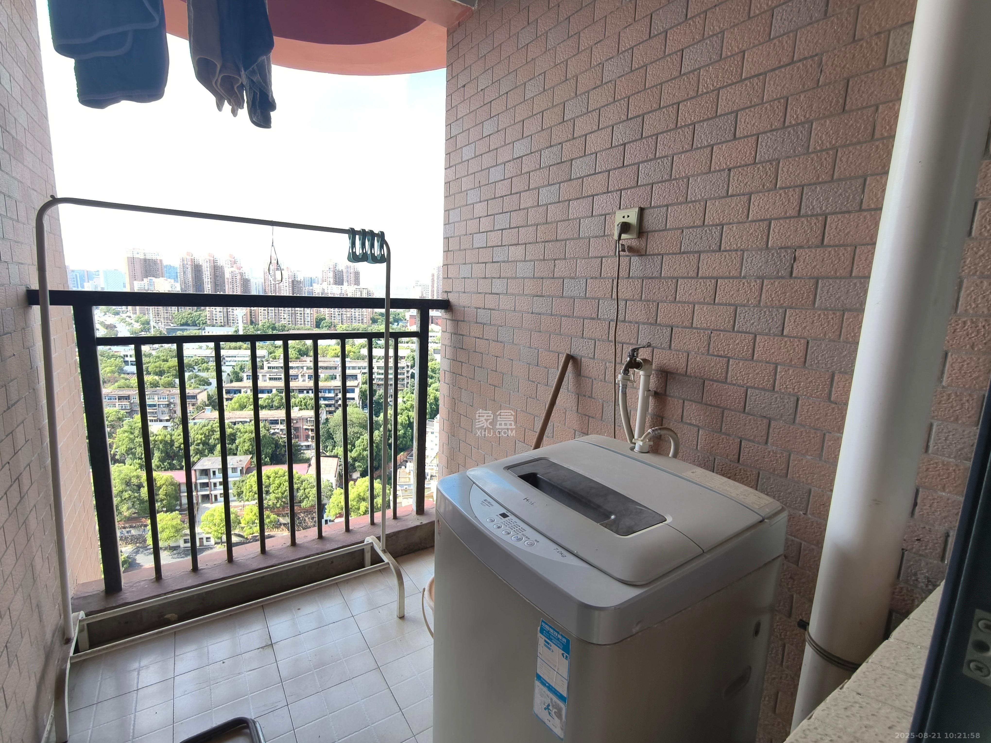 金领家族 1室1厅1卫 1200.0元/月 金领家族 1室1厅1卫 1200.0元/月室内图