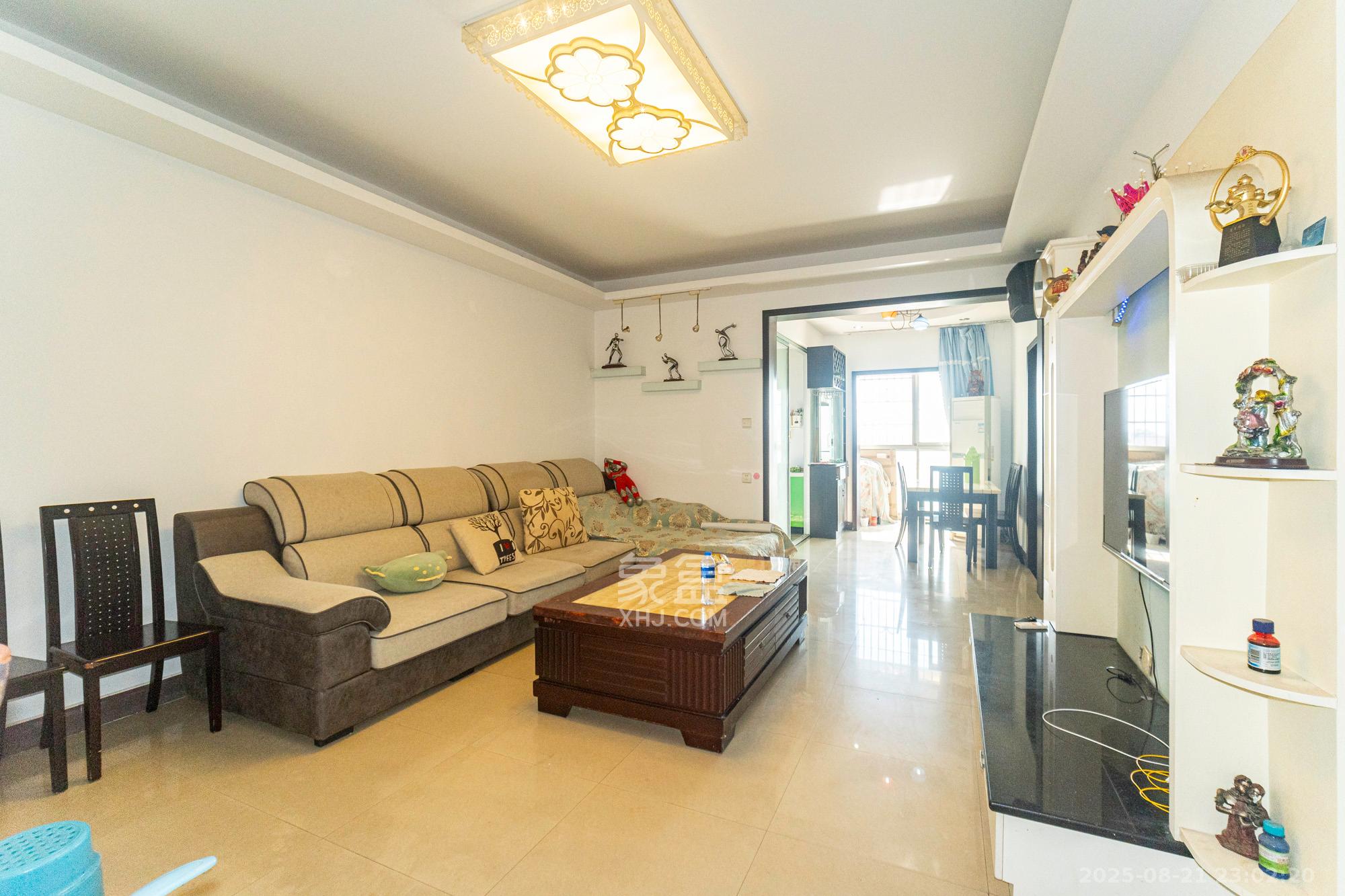 星沙商业步行街 2室2厅1卫 41.8万 星沙商业步行街 2室2厅1卫 41.8万客厅