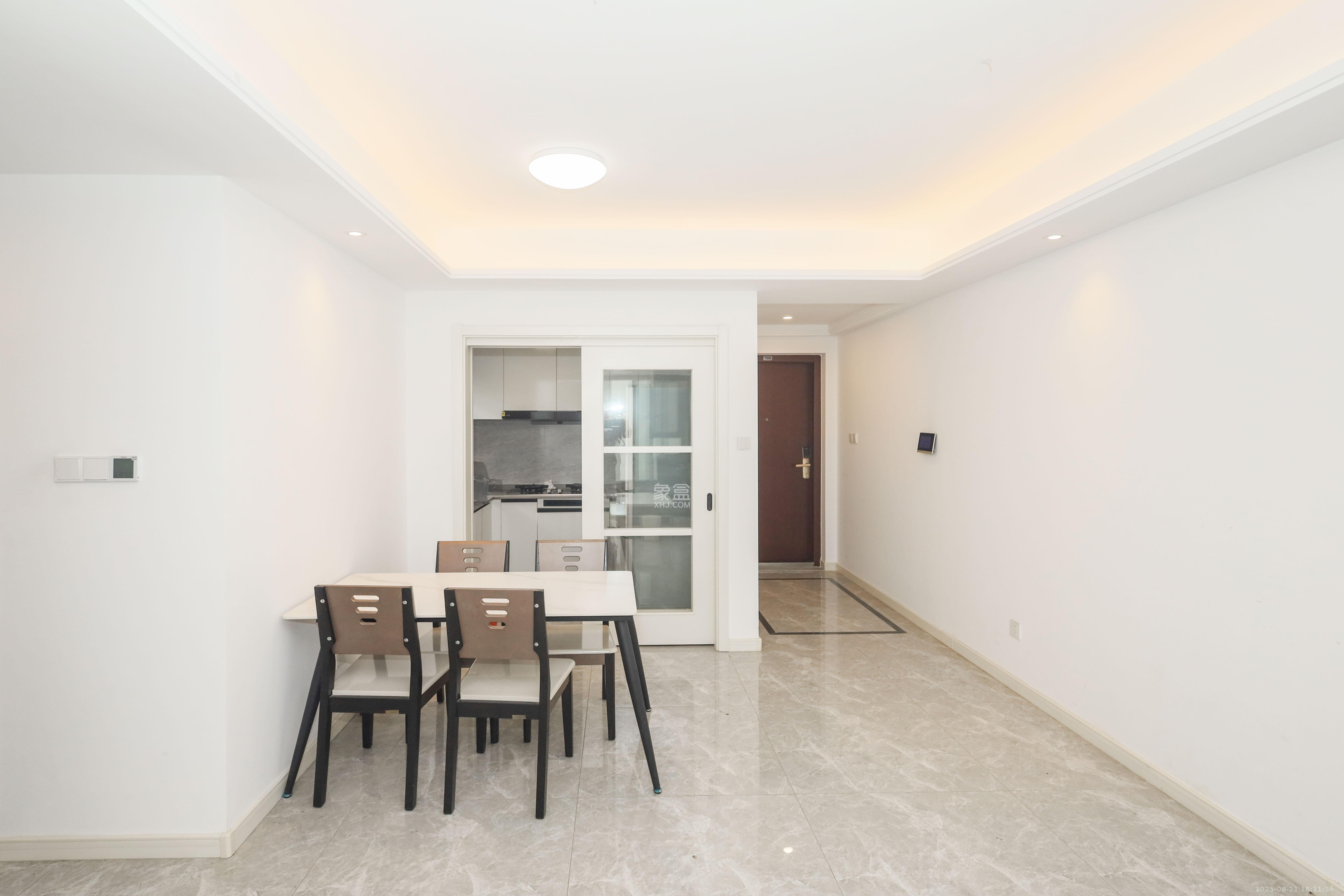 万科金色梦想C区  3室2厅1卫    107.0万客厅