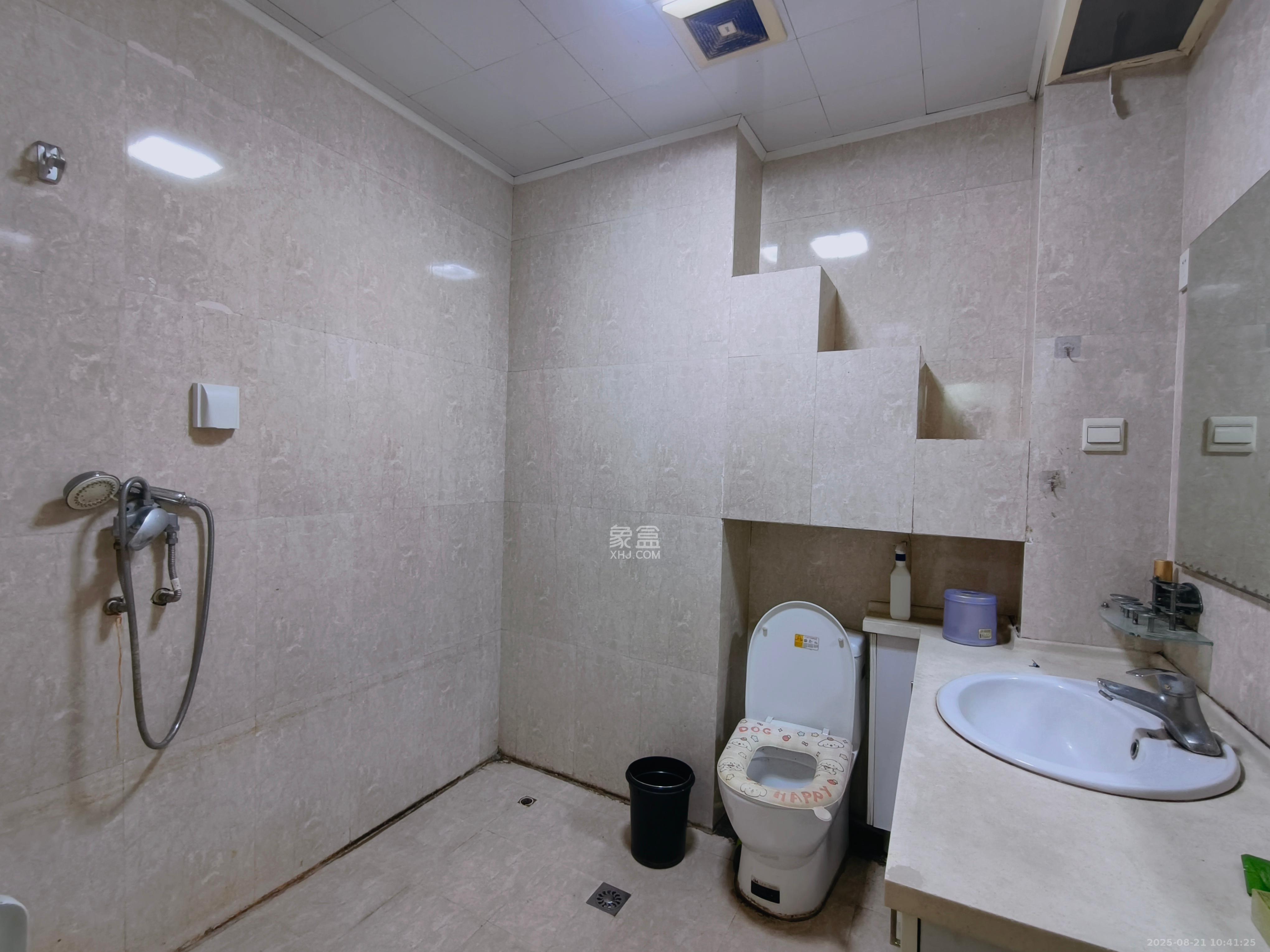 森宇佳园 3室2厅2卫 2400.0元/月 森宇佳园 3室2厅2卫 2400.0元/月室内图