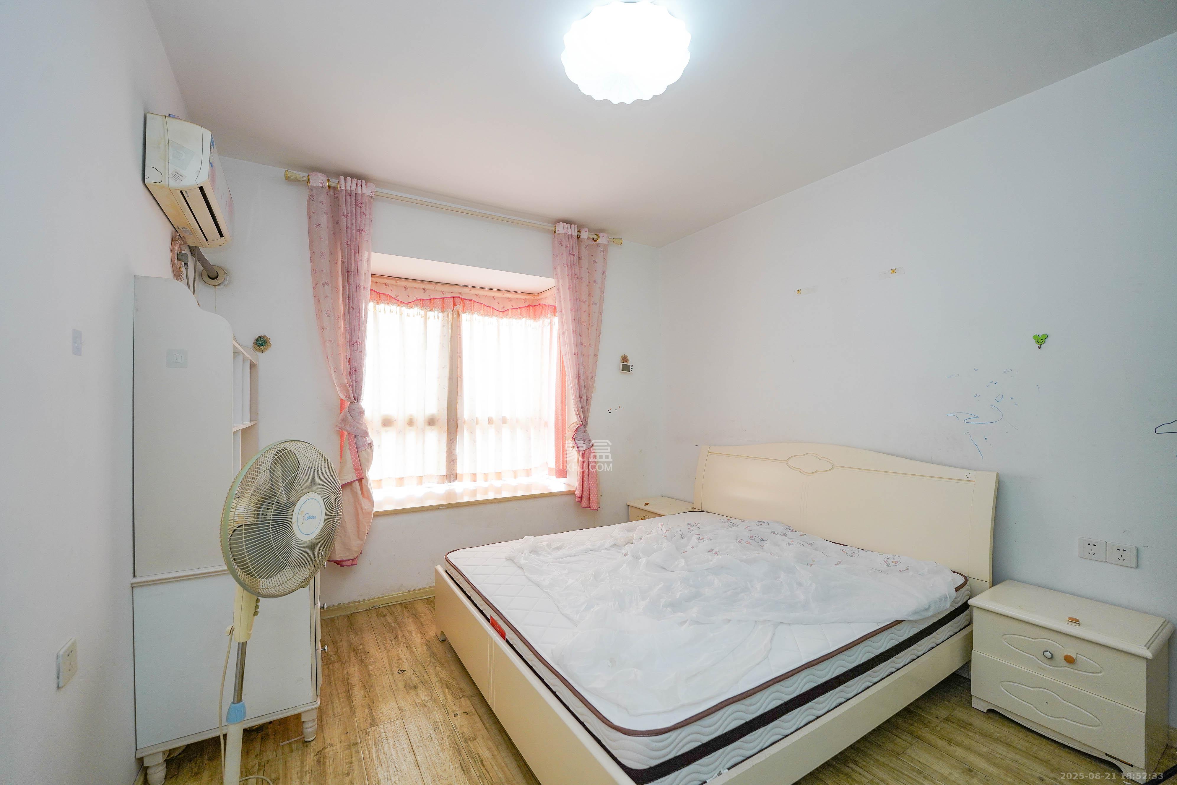 凯富漫城  3室2厅2卫    52.0万 凯富漫城  3室2厅2卫    52.0万卧室