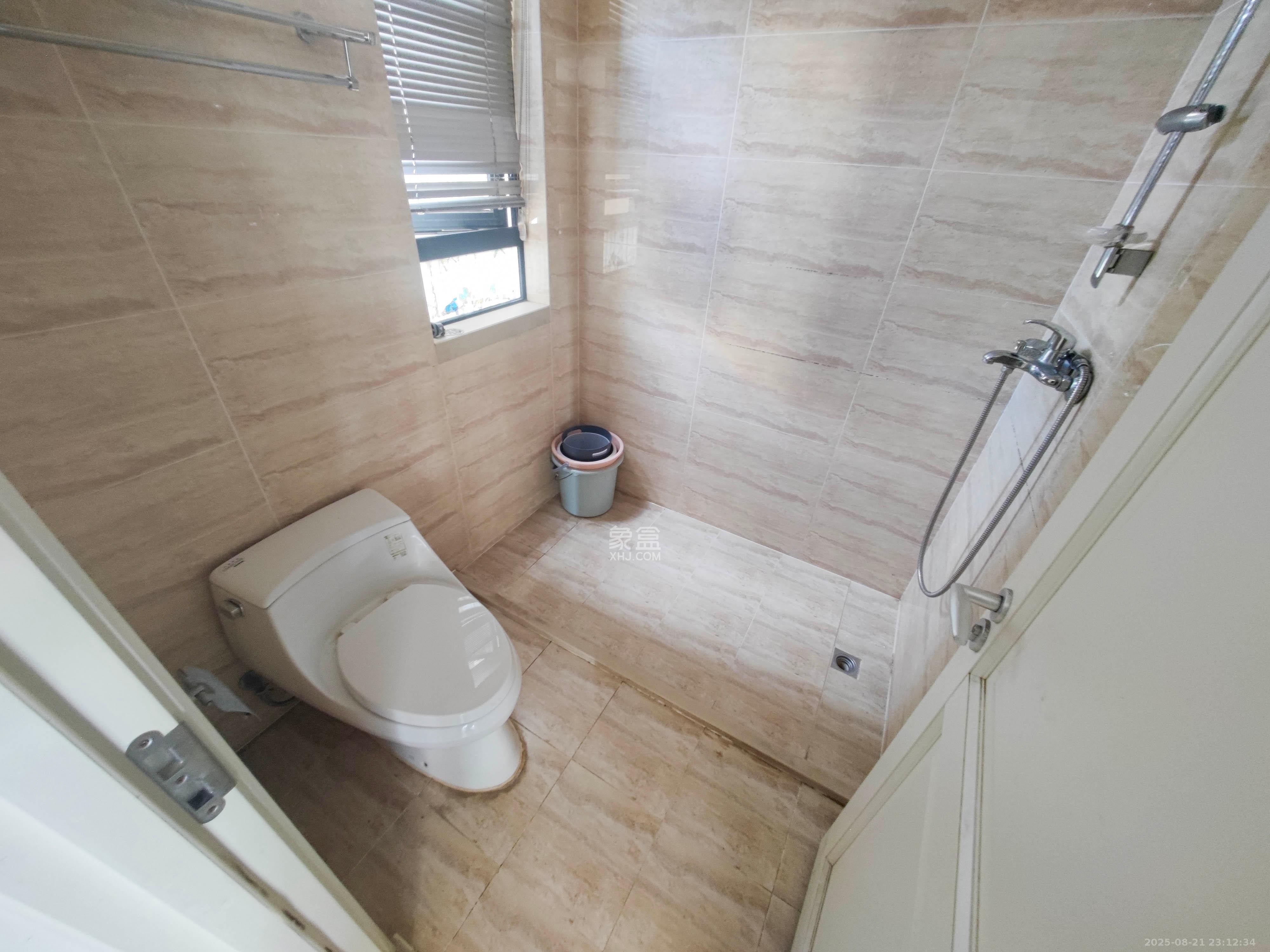 万科魅力之城锋镜里  4室2厅2卫    115.8万 万科魅力之城锋镜里  4室2厅2卫    115.8万卫生间