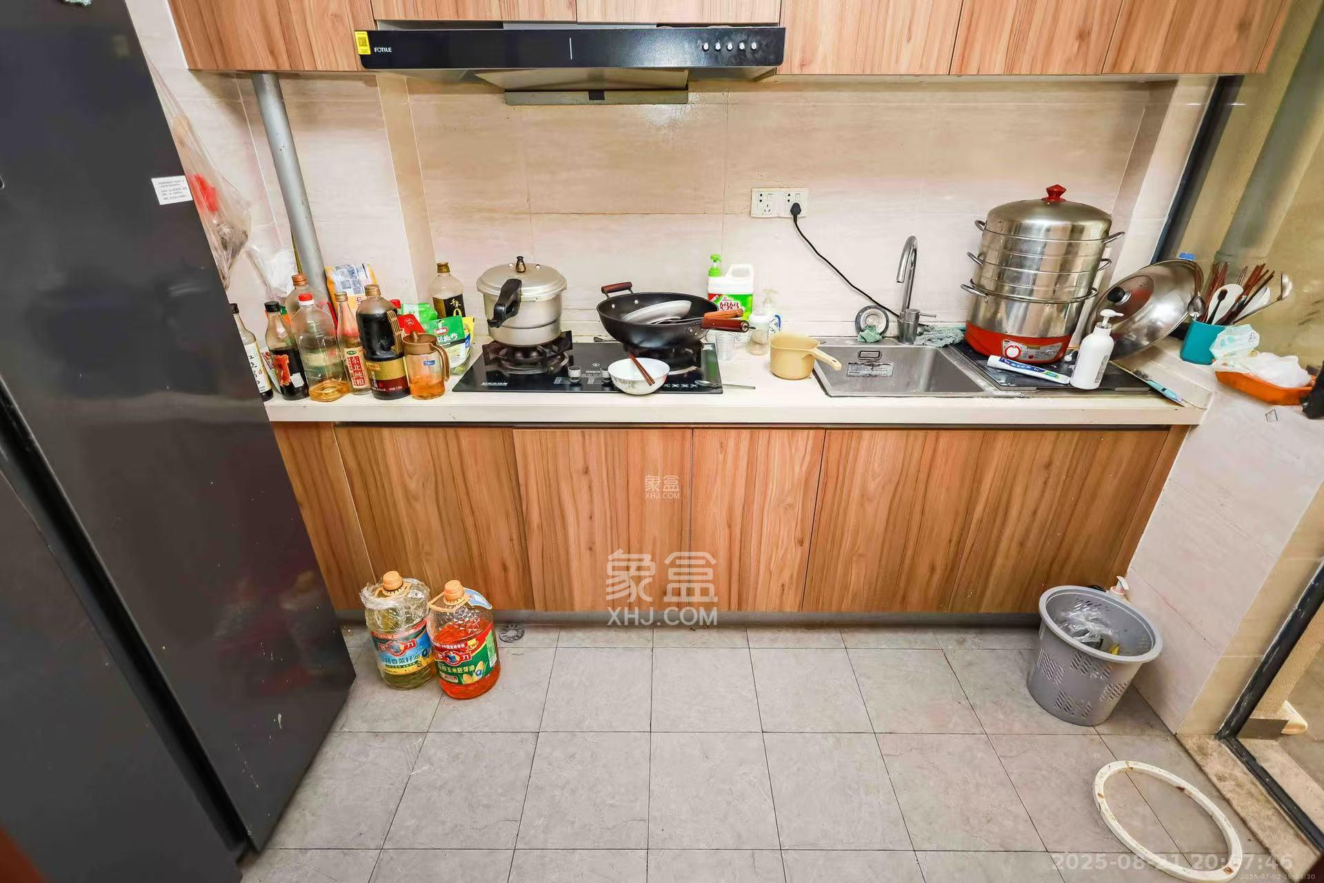 荣泰广场 3室2厅2卫 2800.0元/月 荣泰广场 3室2厅2卫 2800.0元/月室内图