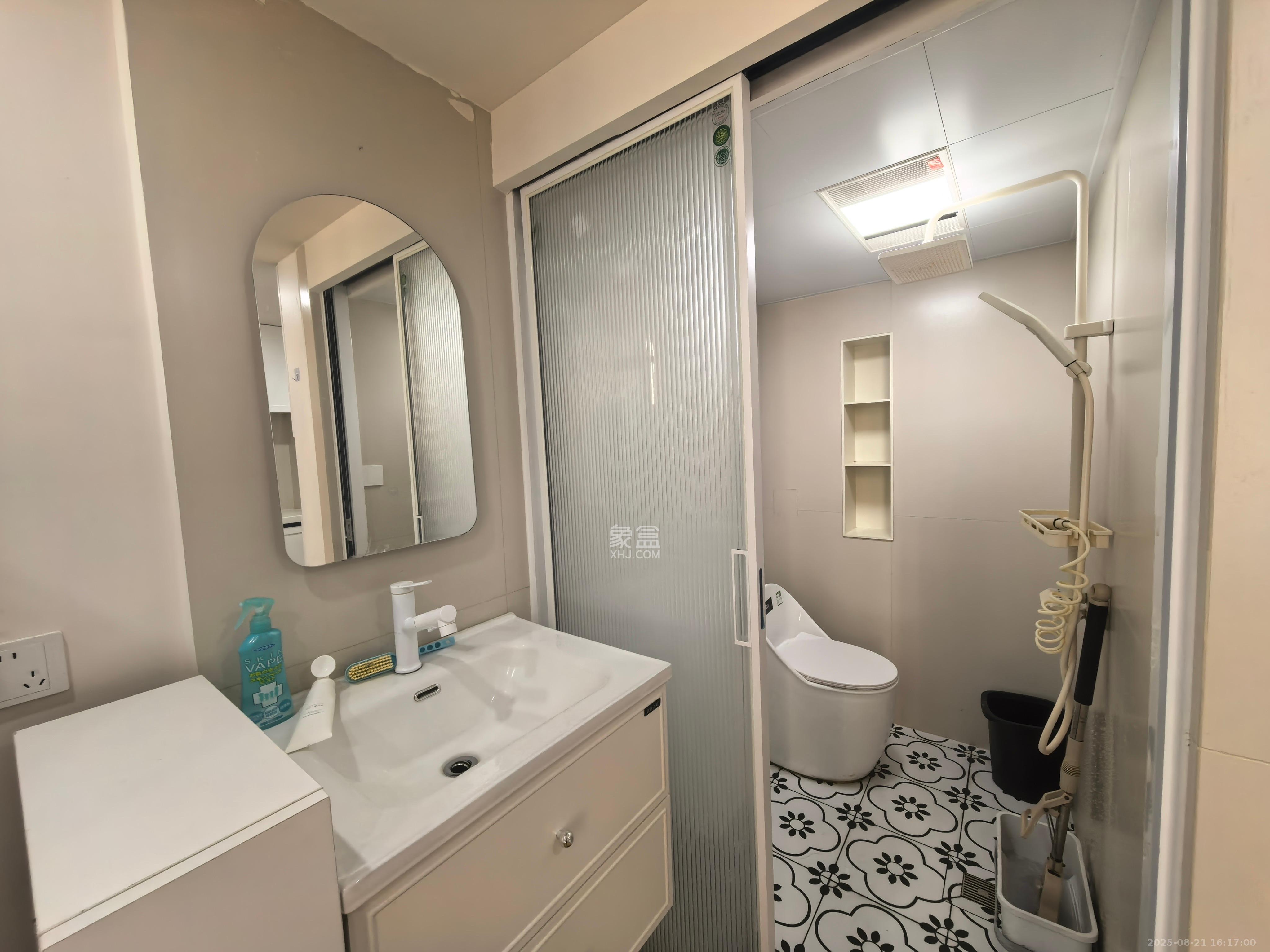 力高凤凰新天  1室1厅1卫    2300.0元/月 力高凤凰新天  1室1厅1卫    2300.0元/月室内图