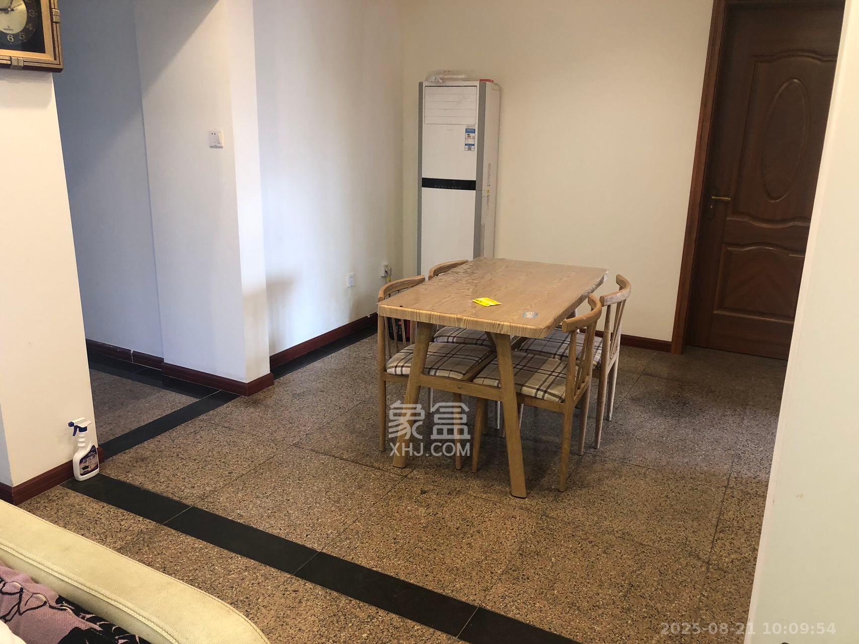 寿星街社区 4室2厅1卫 2600.0元/月 寿星街社区 4室2厅1卫 2600.0元/月室内图