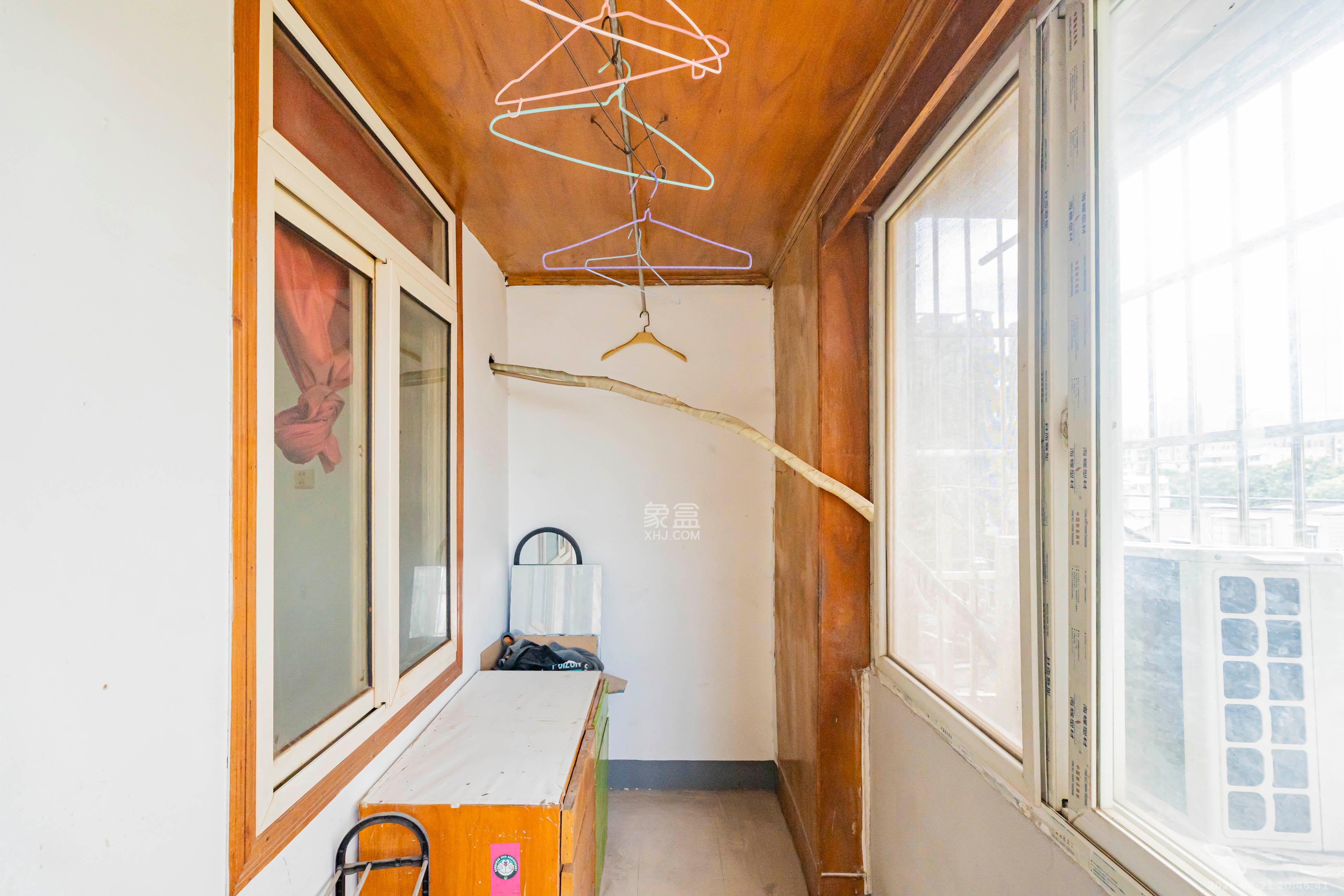 通泰街商居楼 3室1厅1卫 88.0万 通泰街商居楼 3室1厅1卫 88.0万阳台