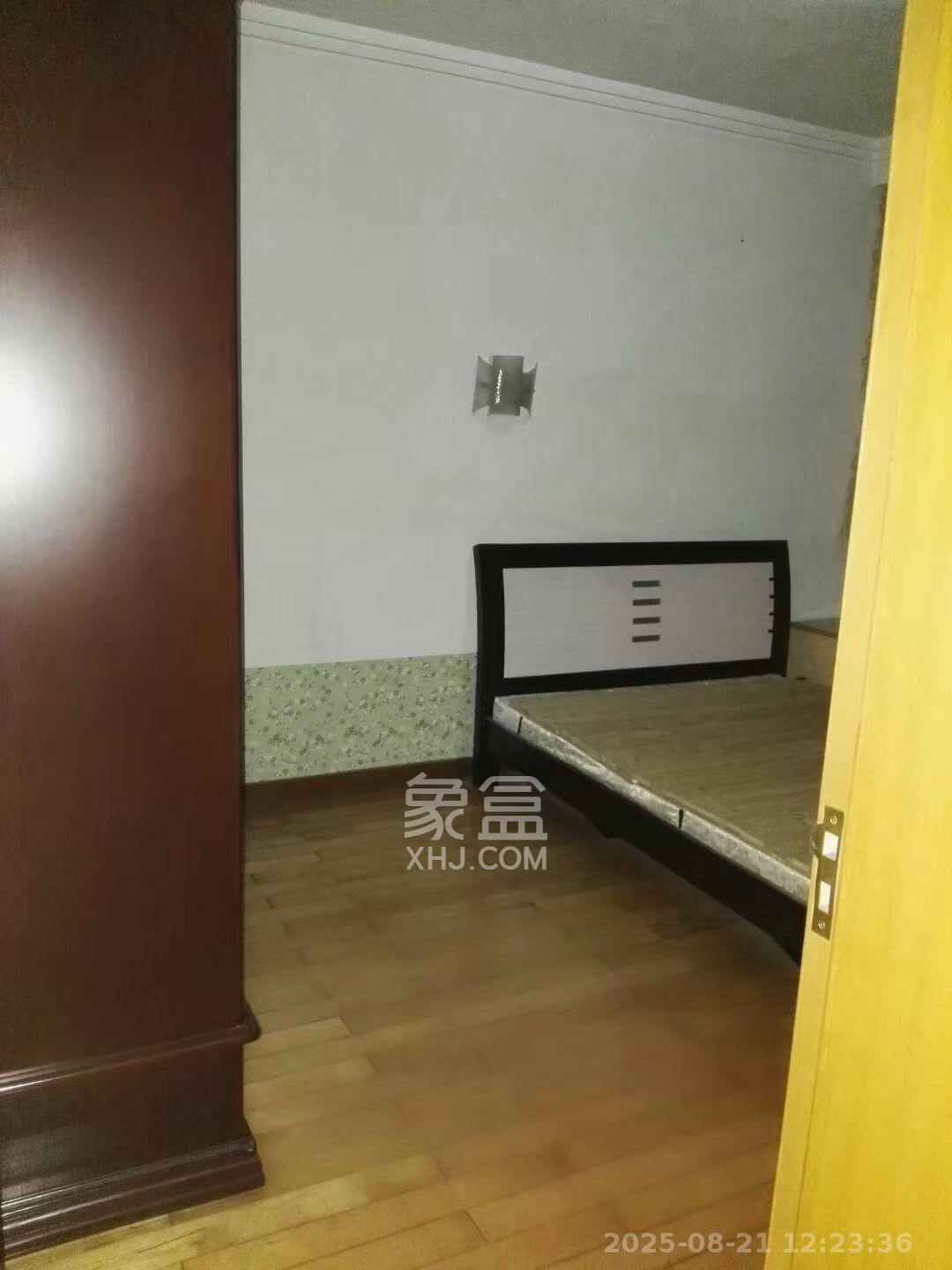 中南家园  3室2厅1卫    1800.0元/月室内图