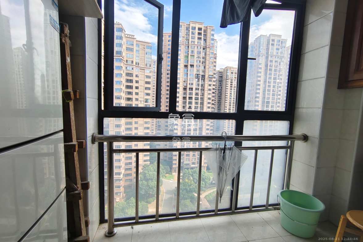 辉煌国际城二期 4室2厅2卫 2700.0元/月 辉煌国际城二期 4室2厅2卫 2700.0元/月室内图