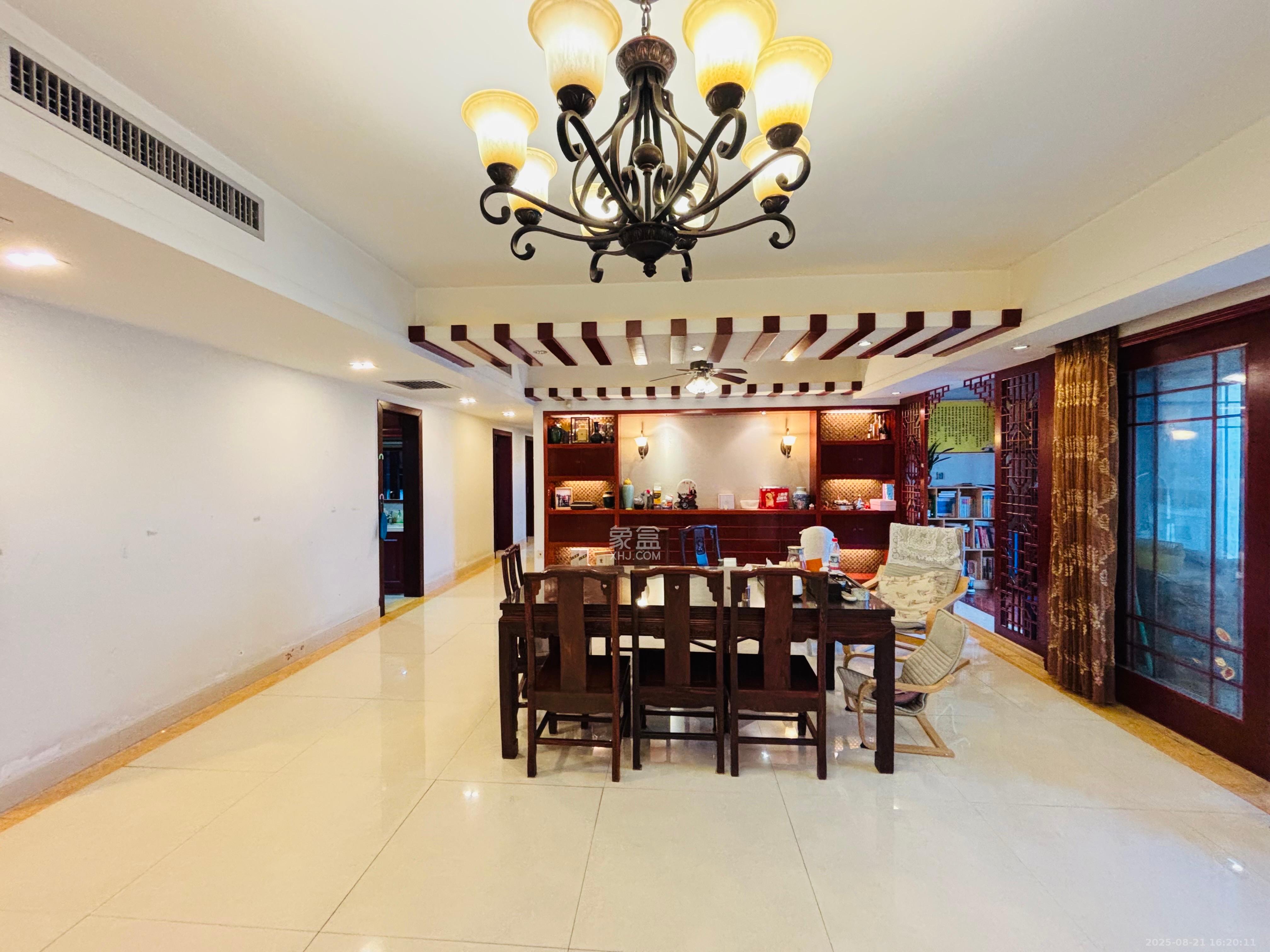 西街花园  4室2厅2卫    4800.0元/月室内图