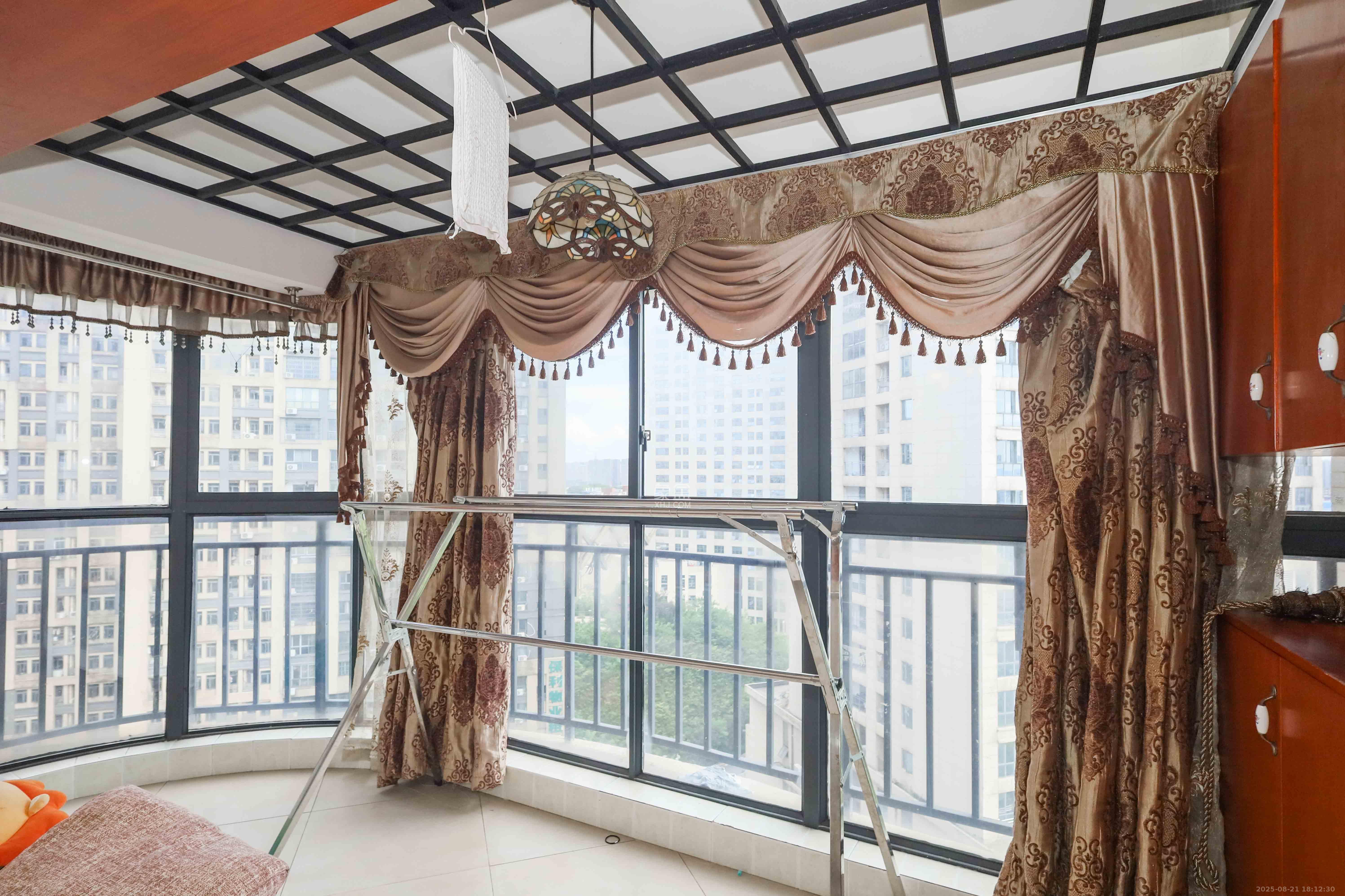 保利麓谷林语C区 2室2厅1卫 68.0万 保利麓谷林语C区 2室2厅1卫 68.0万阳台