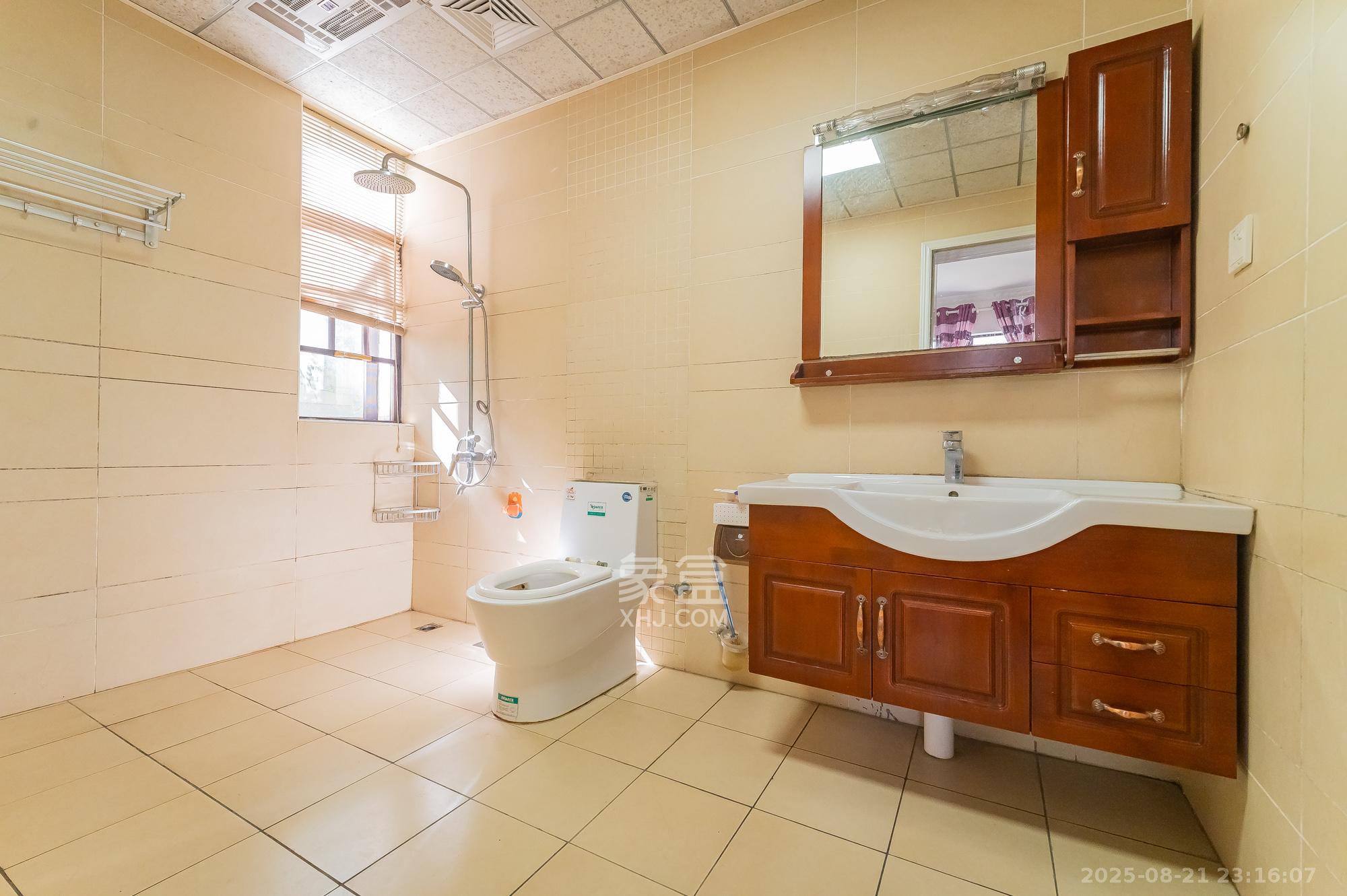 鹏基诺亚山林  3室2厅2卫    94.8万 鹏基诺亚山林  3室2厅2卫    94.8万卫生间