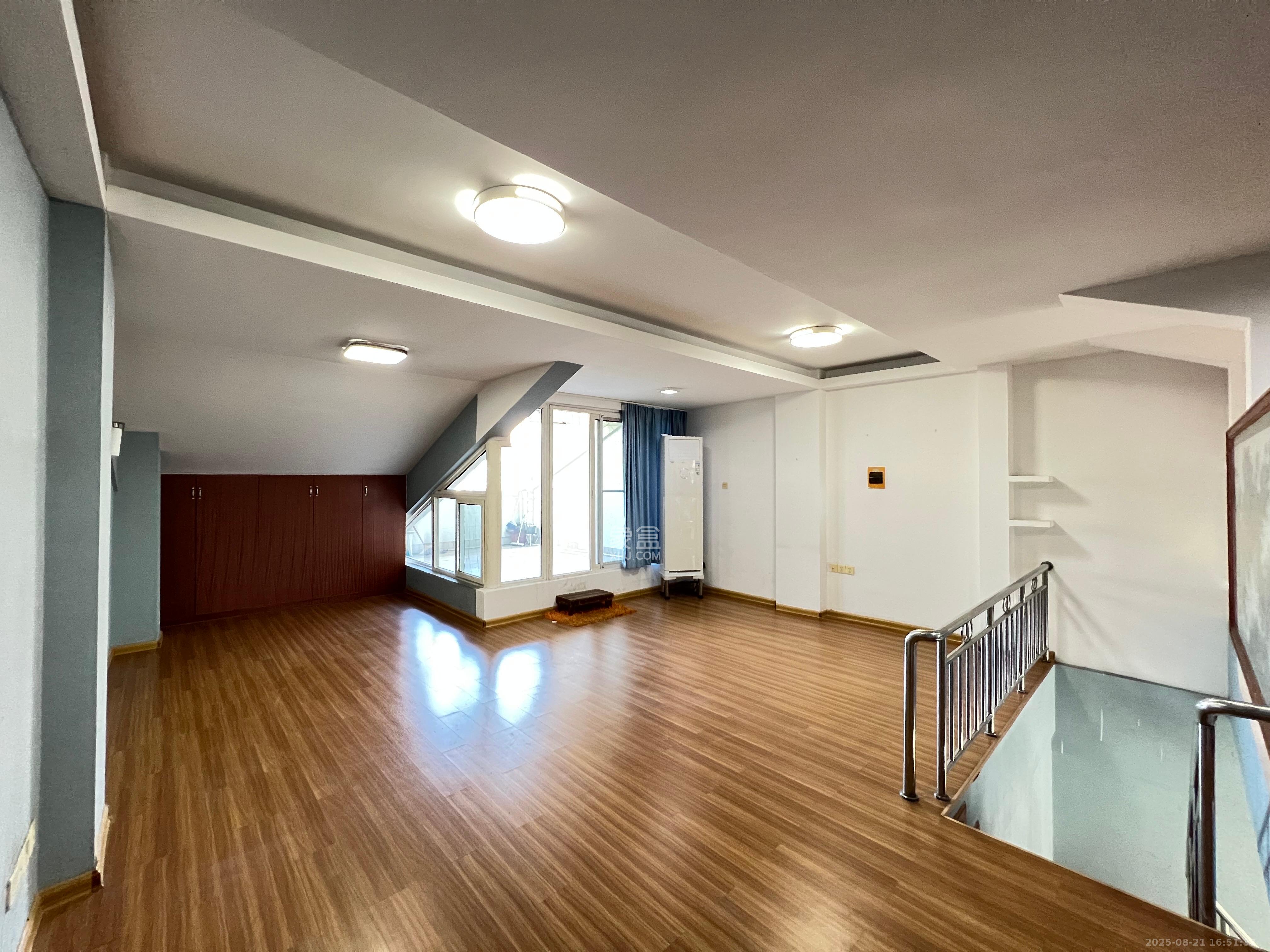 鸿铭中心  1室0厅0卫    3500.0元/月室内图