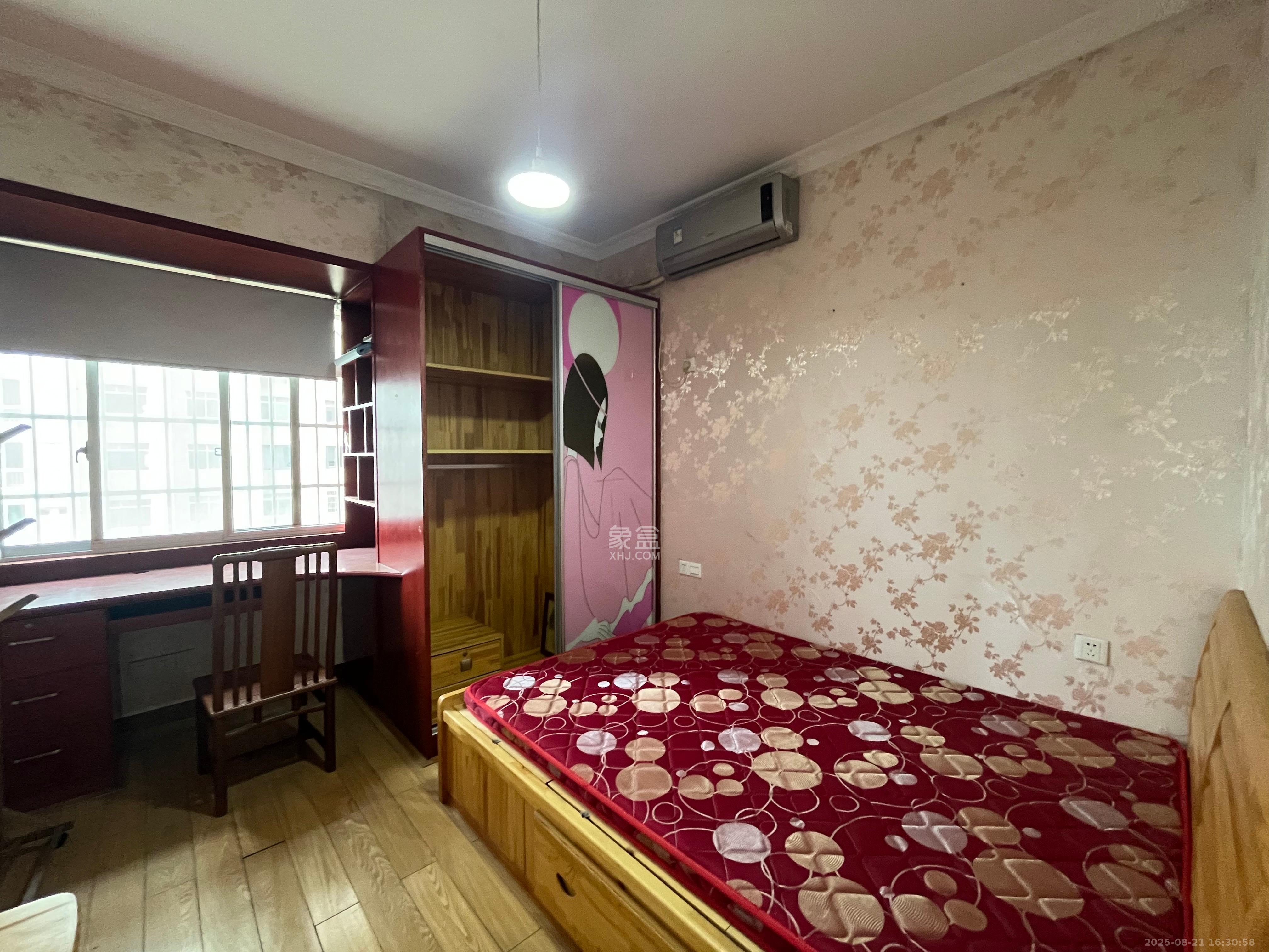 八一小区  3室2厅2卫    2100.0元/月 八一小区  3室2厅2卫    2100.0元/月室内图