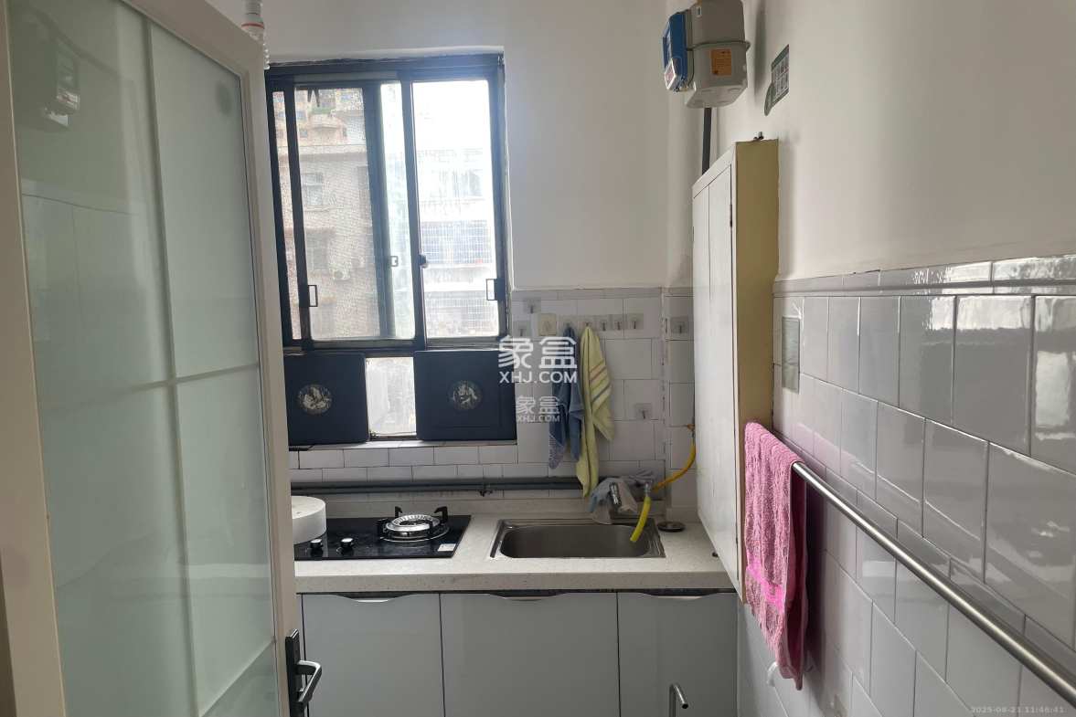 燕山街社区 3室2厅1卫 2200.0元/月 燕山街社区 3室2厅1卫 2200.0元/月室内图