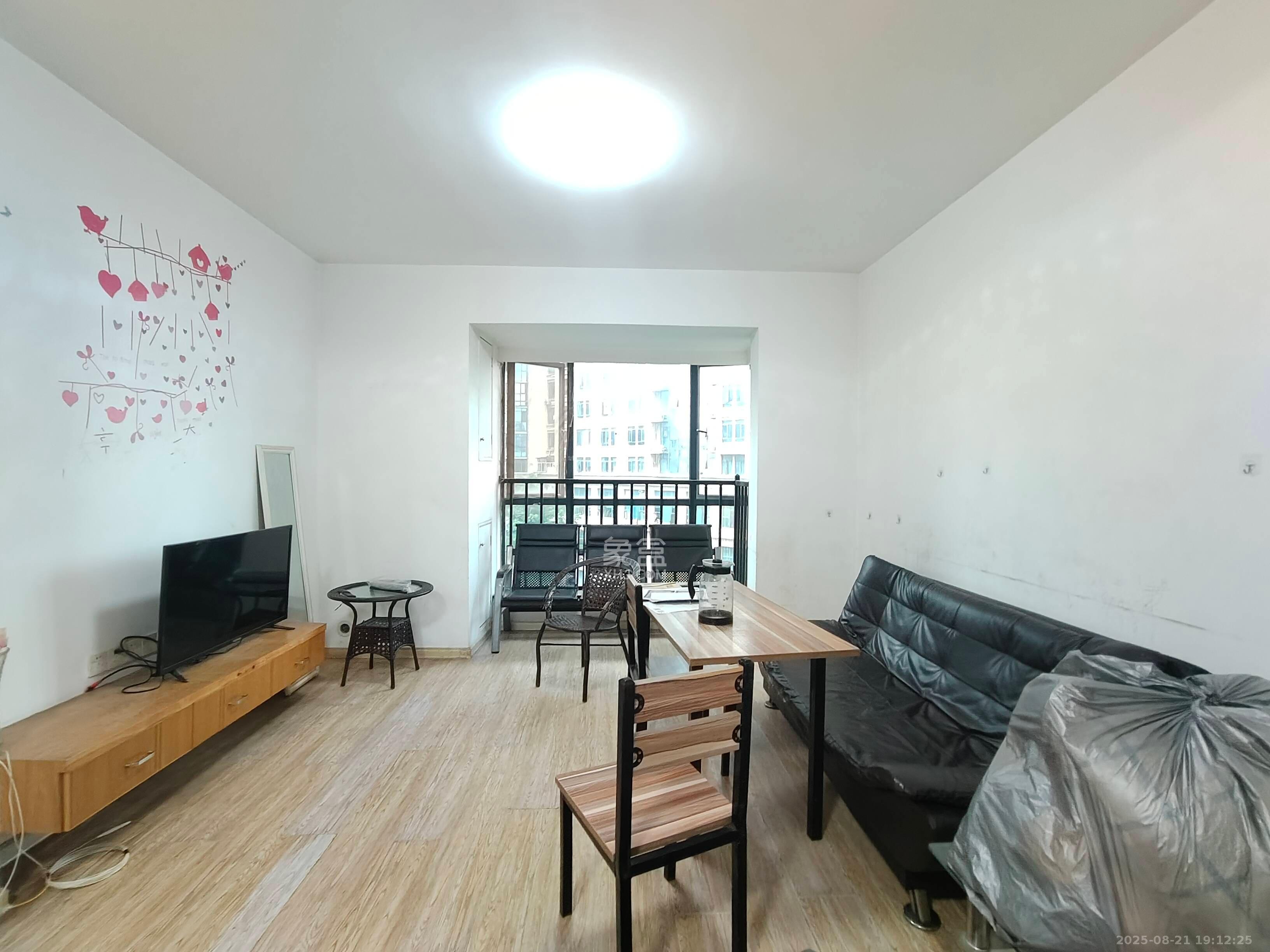 融圣国际  2室1厅1卫    2600.0元/月 融圣国际  2室1厅1卫    2600.0元/月