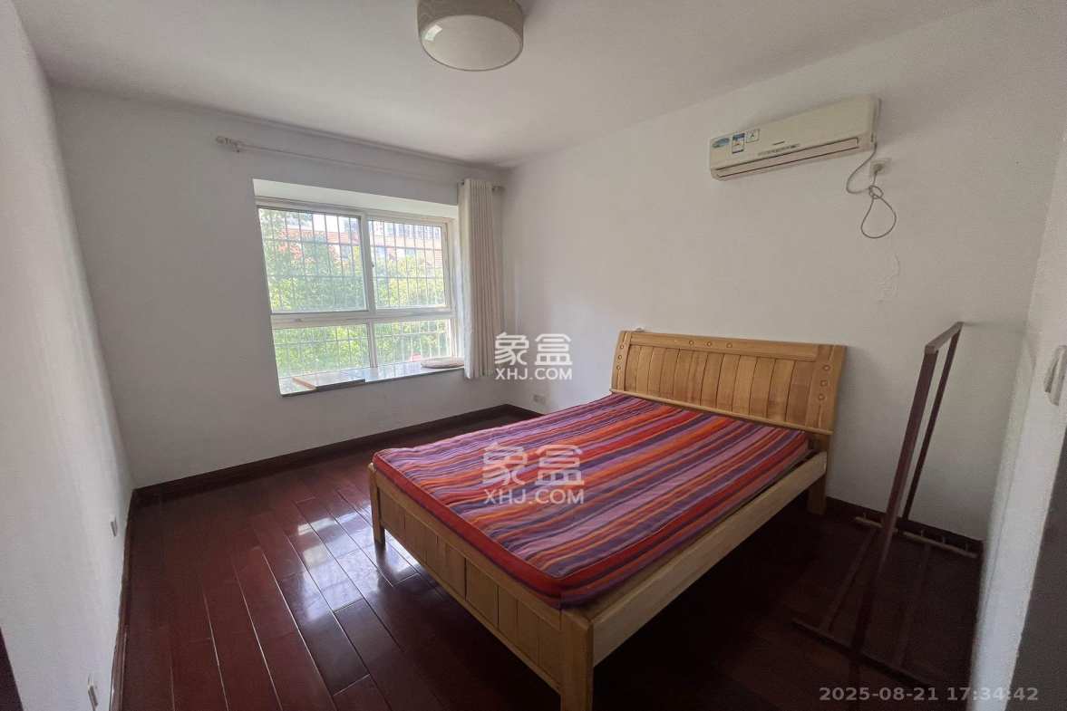 嘉盛华庭(一期、二期、三期)  3室2厅2卫    2400.0元/月 嘉盛华庭(一期、二期、三期)  3室2厅2卫    2400.0元/月室内图