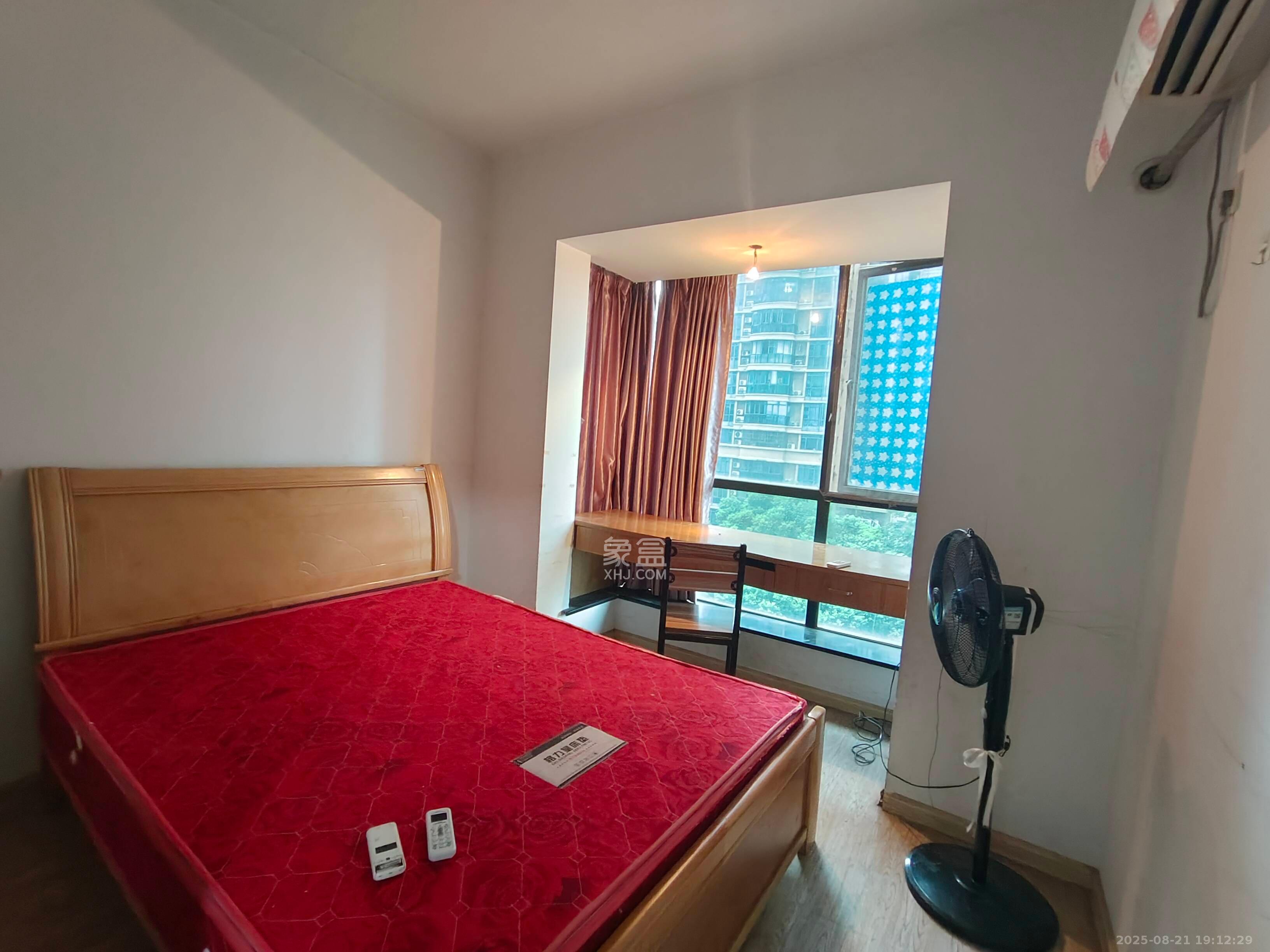 融圣国际  2室1厅1卫    2600.0元/月 融圣国际  2室1厅1卫    2600.0元/月室内图1