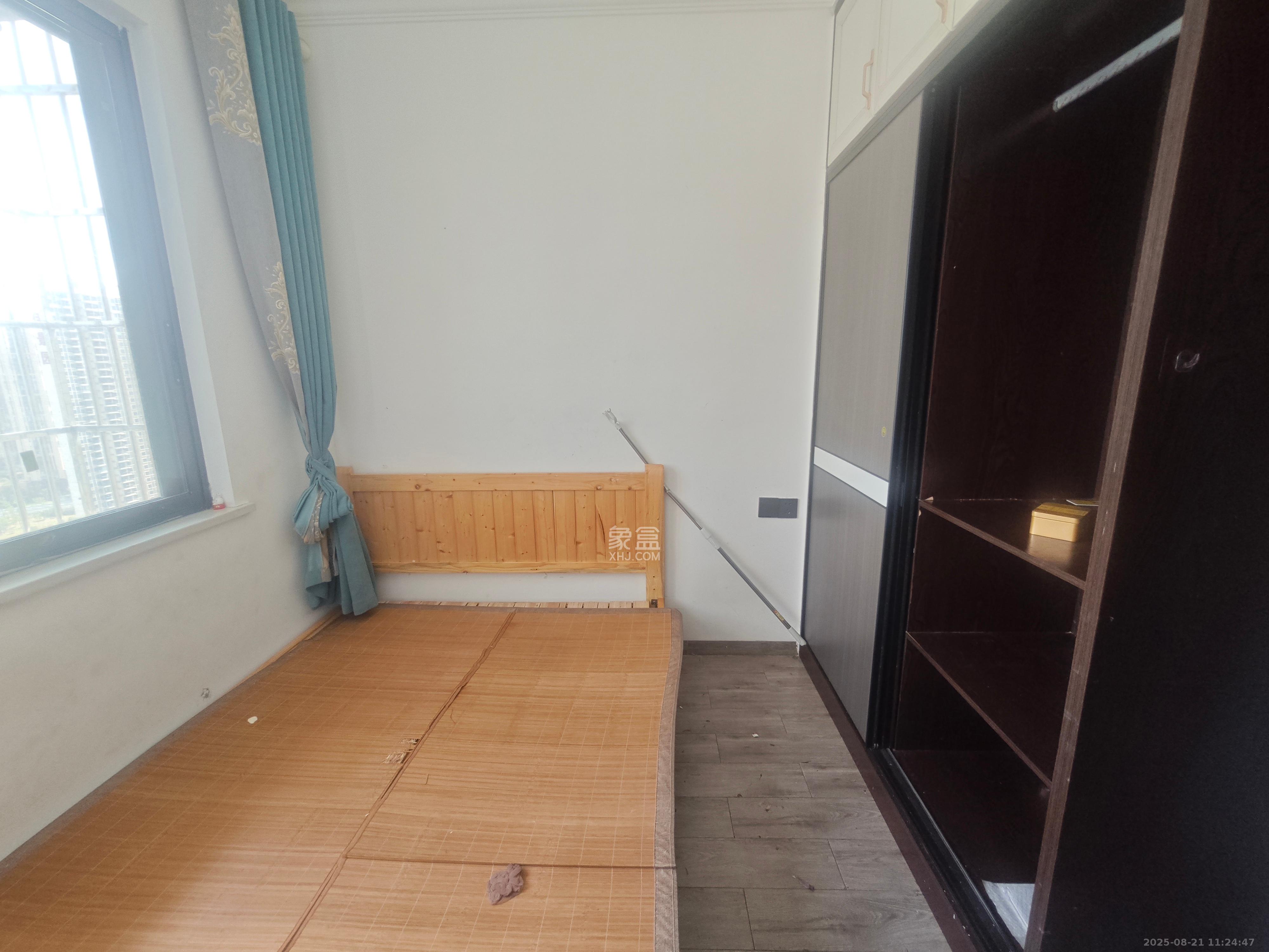 星城新宇川河苑 3室2厅1卫 2200.0元/月 星城新宇川河苑 3室2厅1卫 2200.0元/月室内图