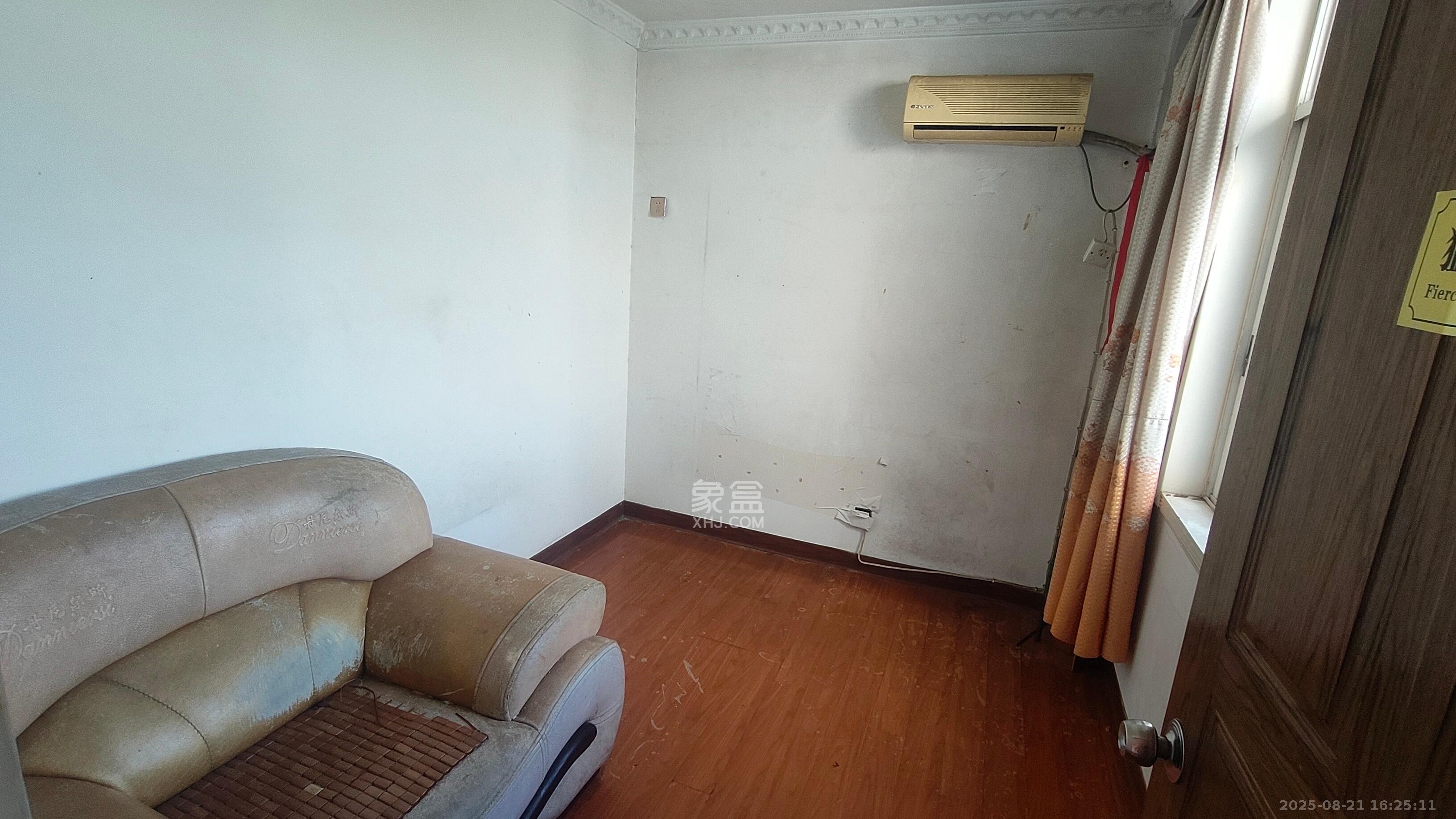 山水人家一二期 3室2厅1卫 1400.0元/月 山水人家一二期 3室2厅1卫 1400.0元/月室内图