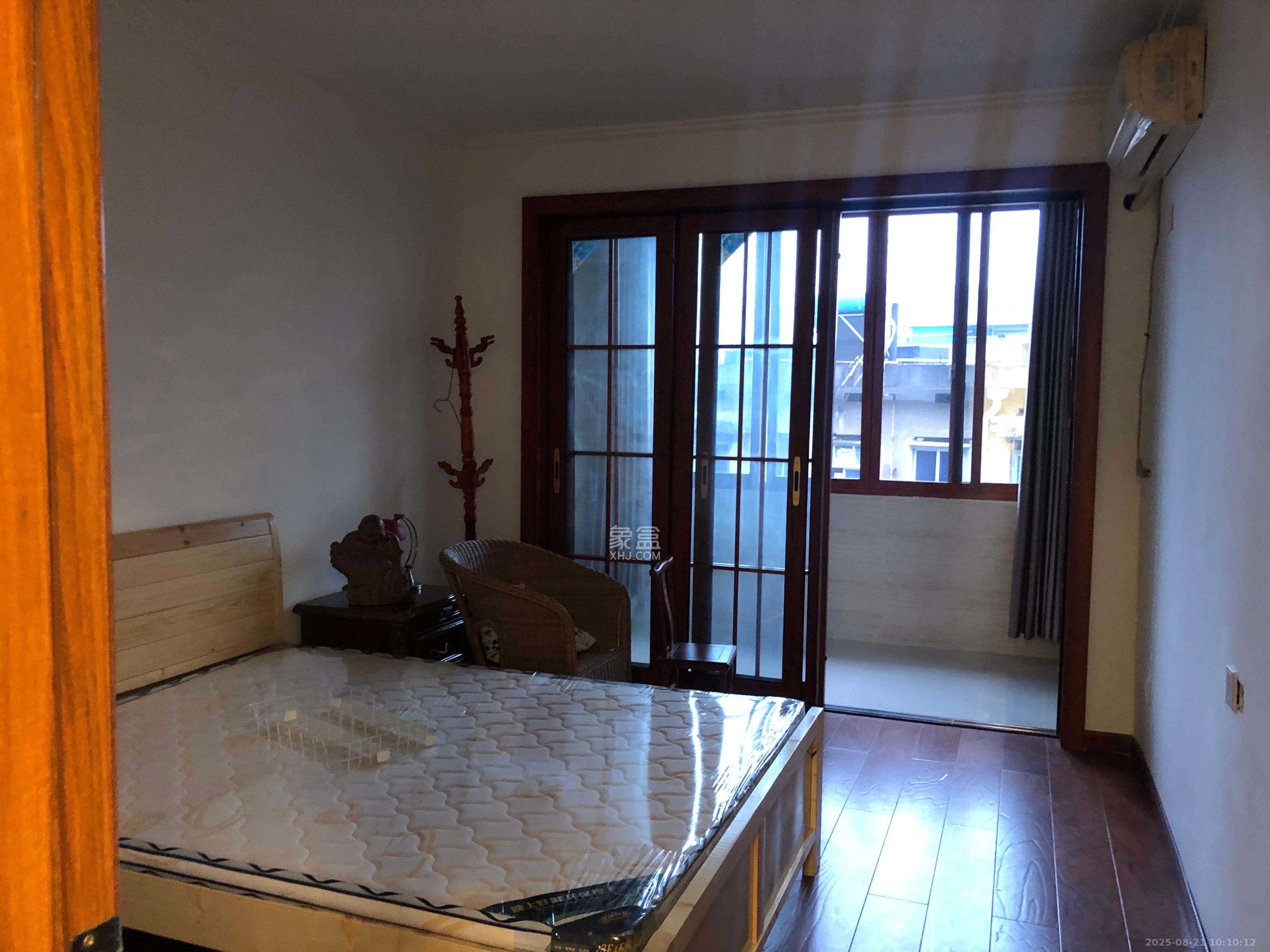 寿星街社区 4室2厅1卫 2600.0元/月 寿星街社区 4室2厅1卫 2600.0元/月室内图