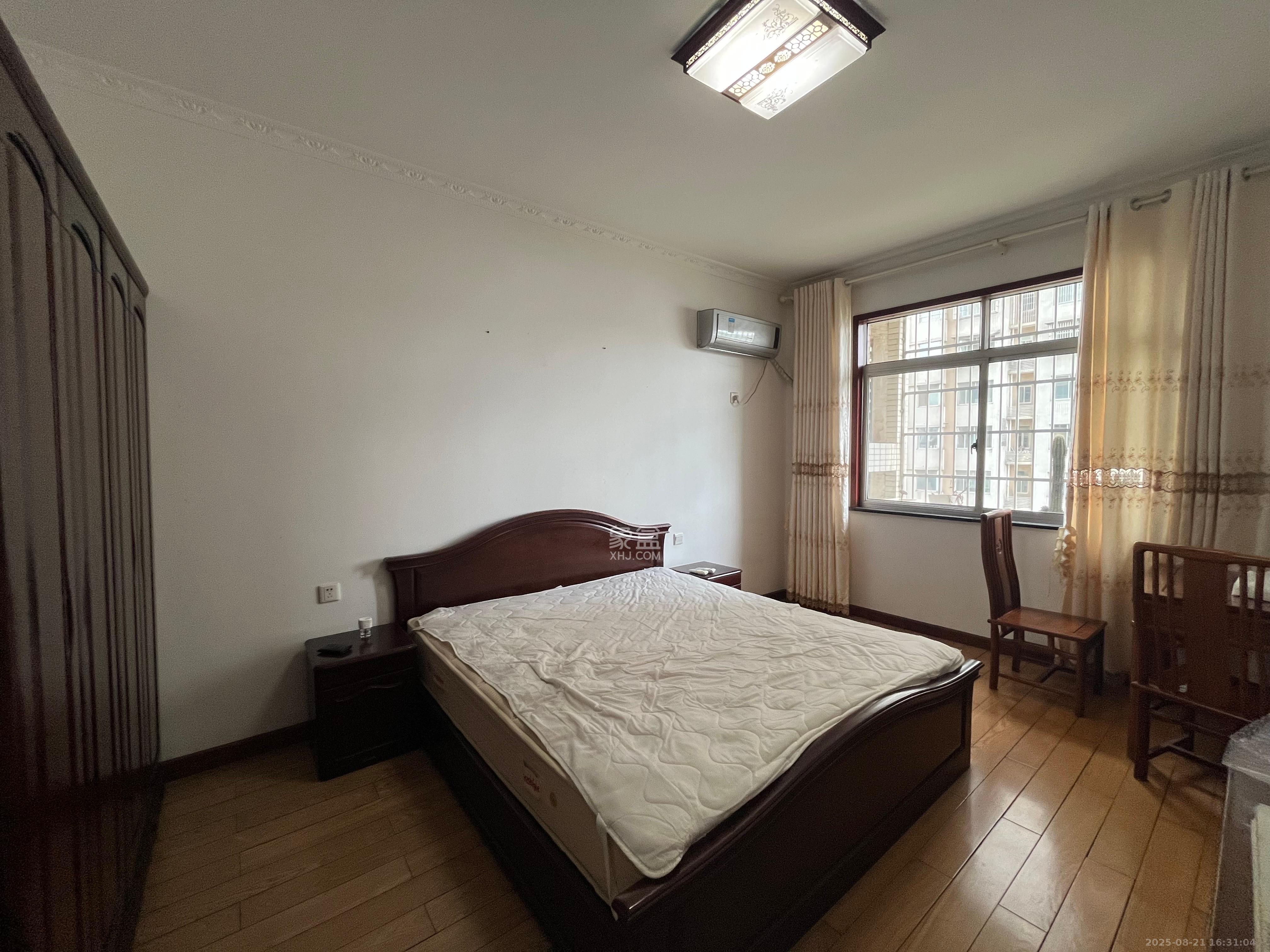 八一小区  3室2厅2卫    2100.0元/月 八一小区  3室2厅2卫    2100.0元/月室内图