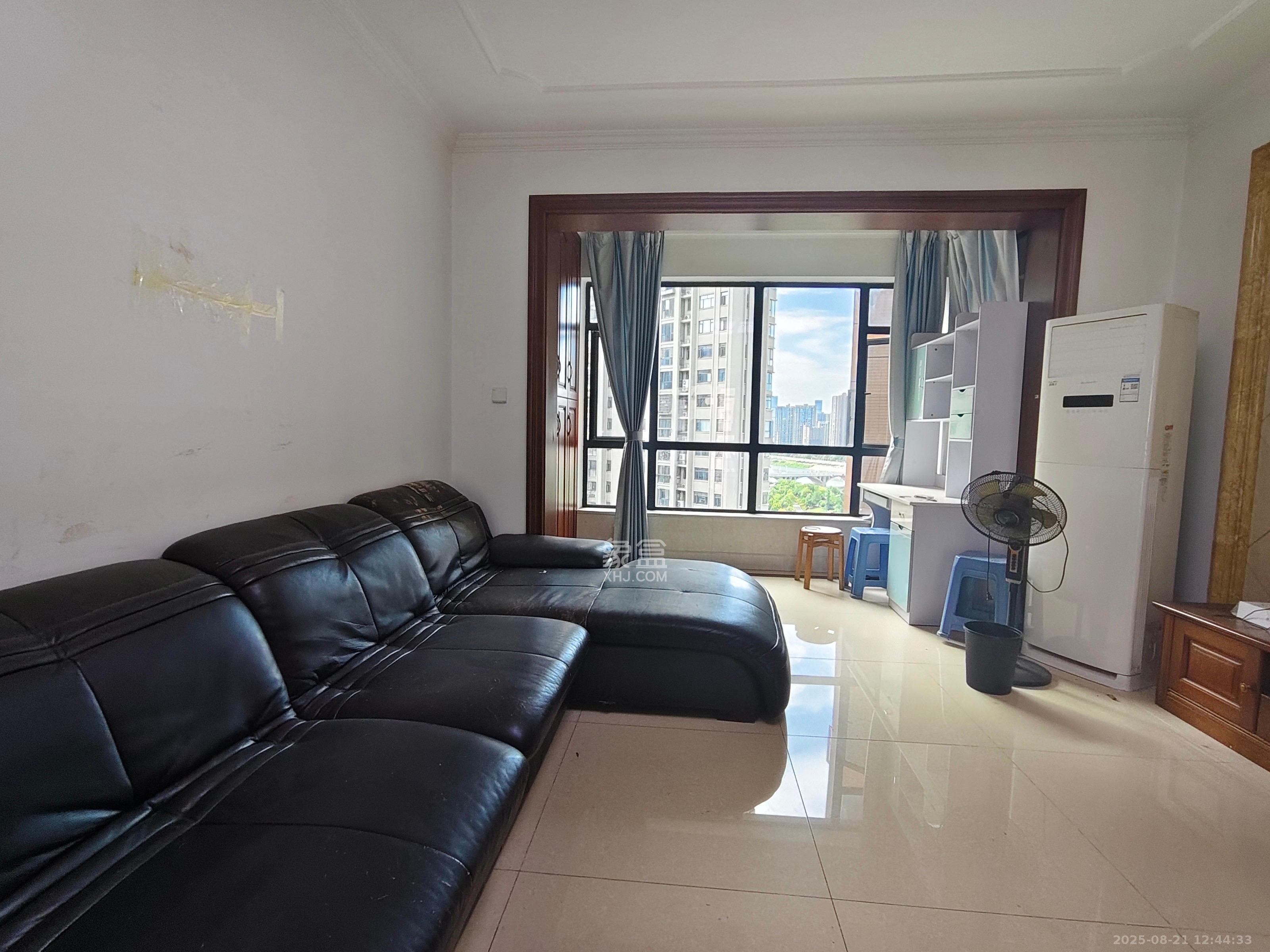 辉煌国际城二期  4室2厅2卫    2700.0元/月