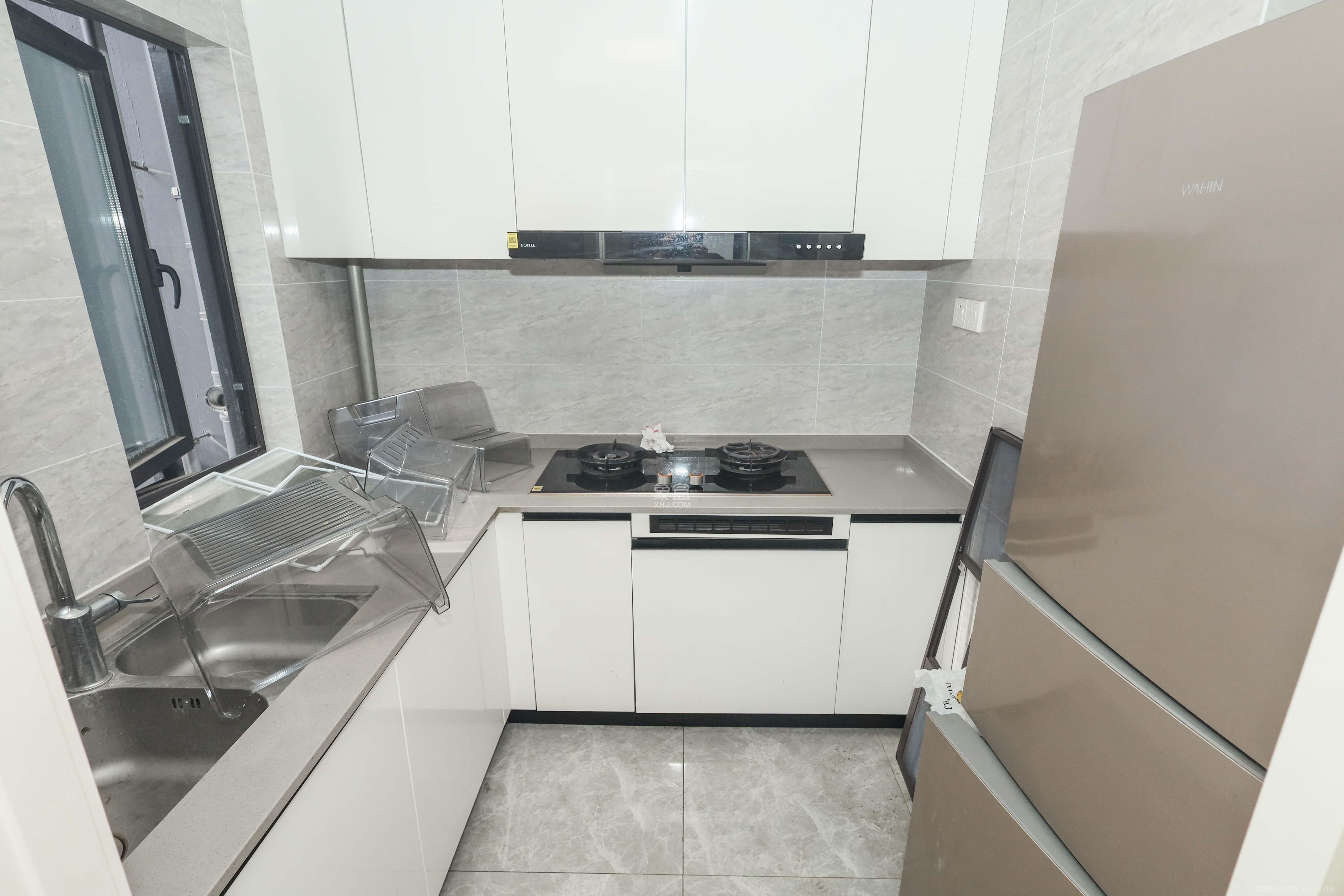 万科金色梦想C区  3室2厅1卫    107.0万厨房