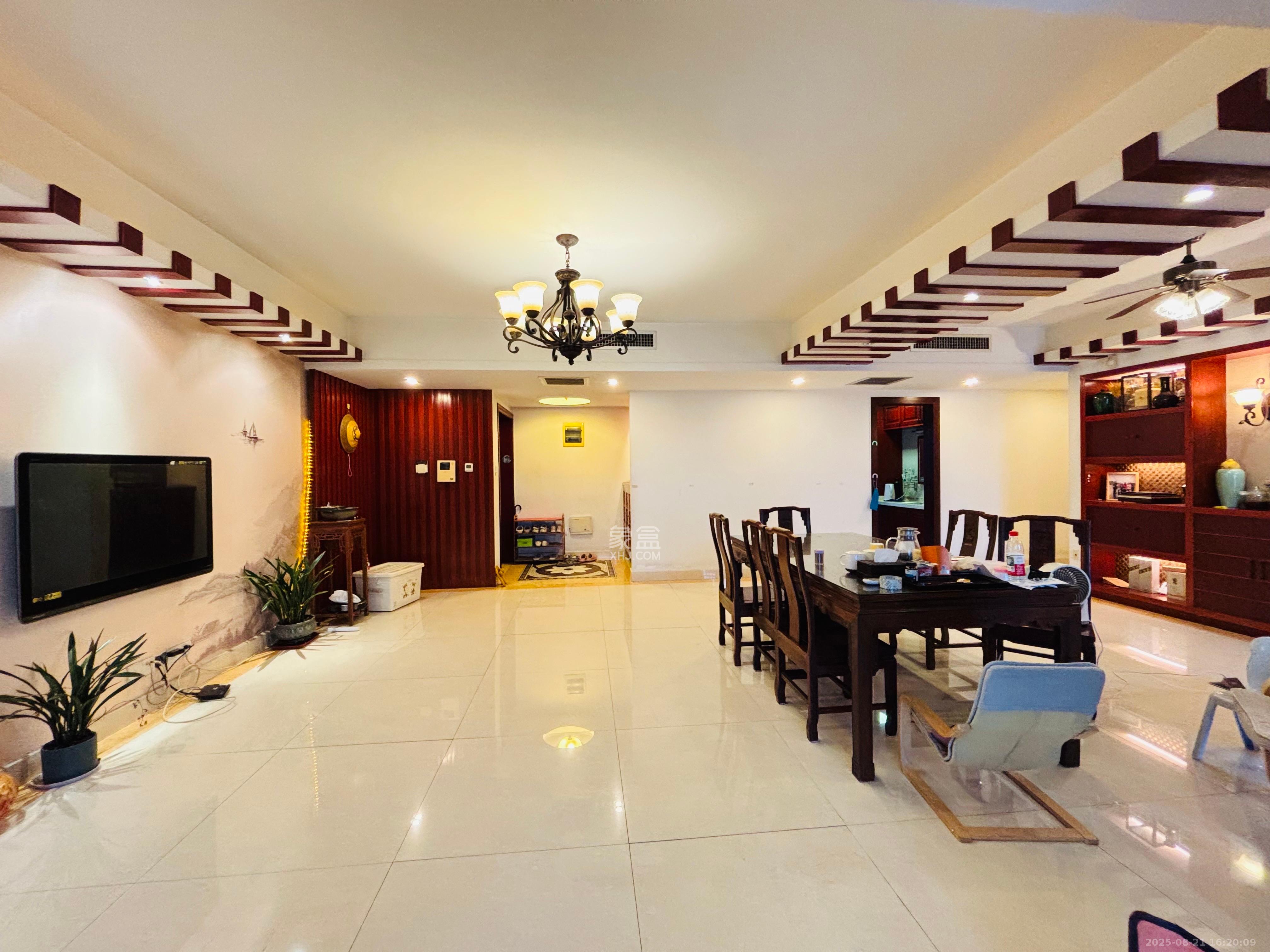 西街花园  4室2厅2卫    4800.0元/月室内图