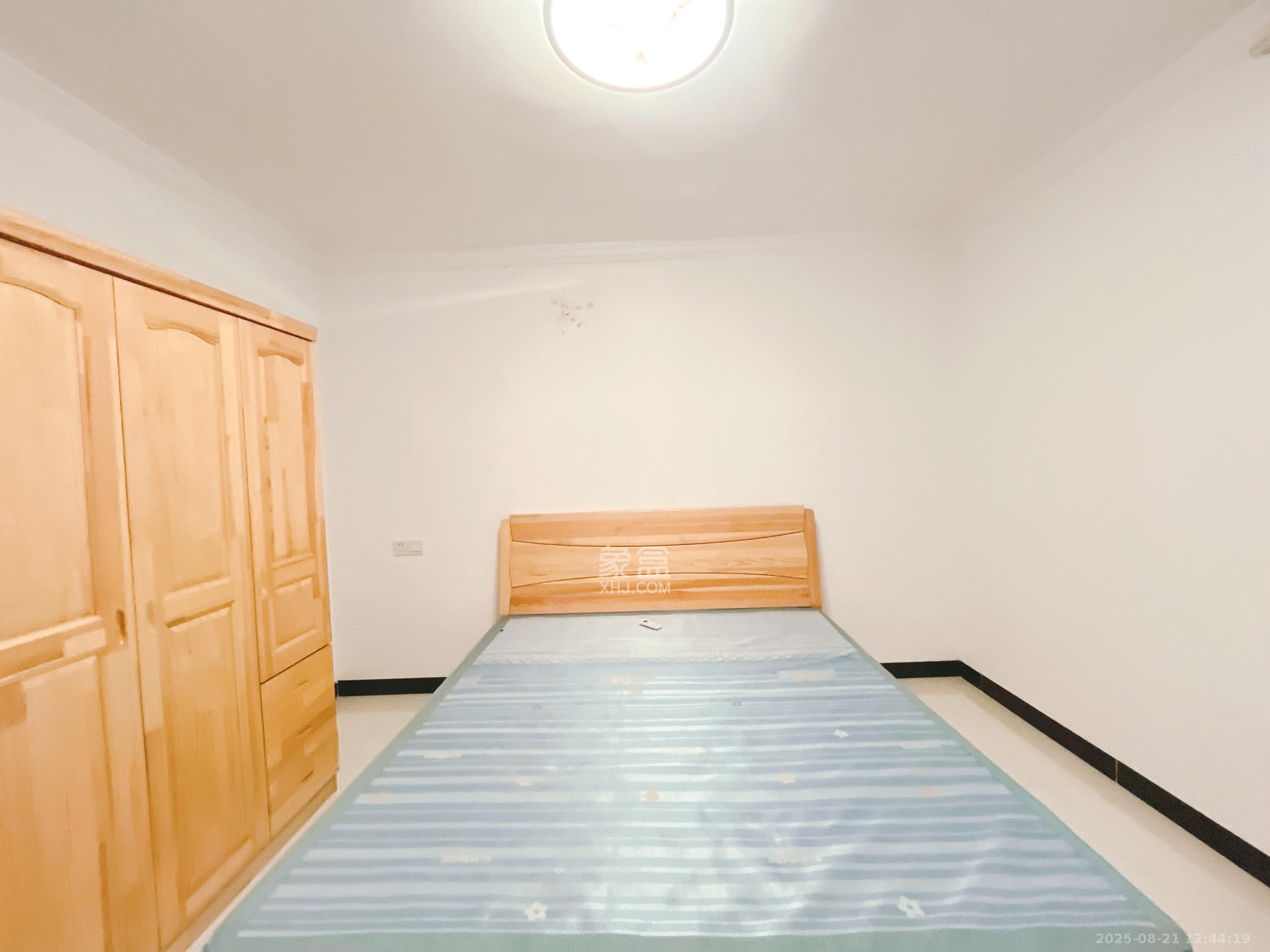 隆华金属宿舍  2室1厅1卫    2500.0元/月 隆华金属宿舍  2室1厅1卫    2500.0元/月室内图