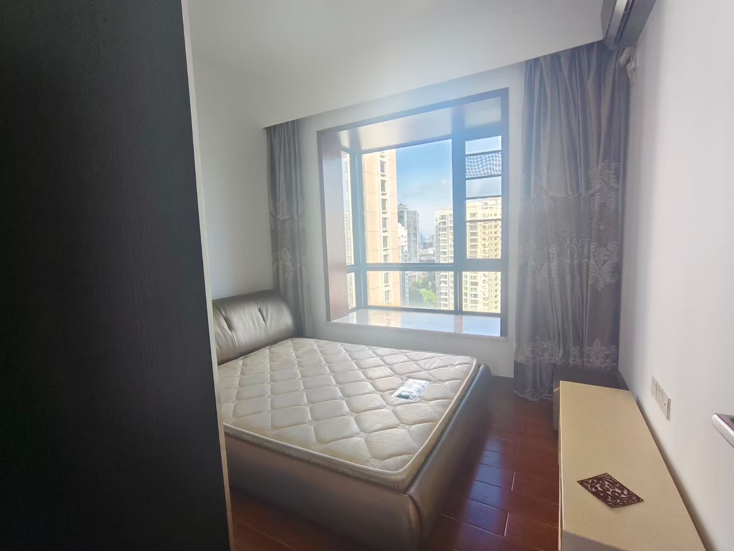 金碧文华 3室2厅2卫 227.0万 金碧文华 3室2厅2卫 227.0万客厅