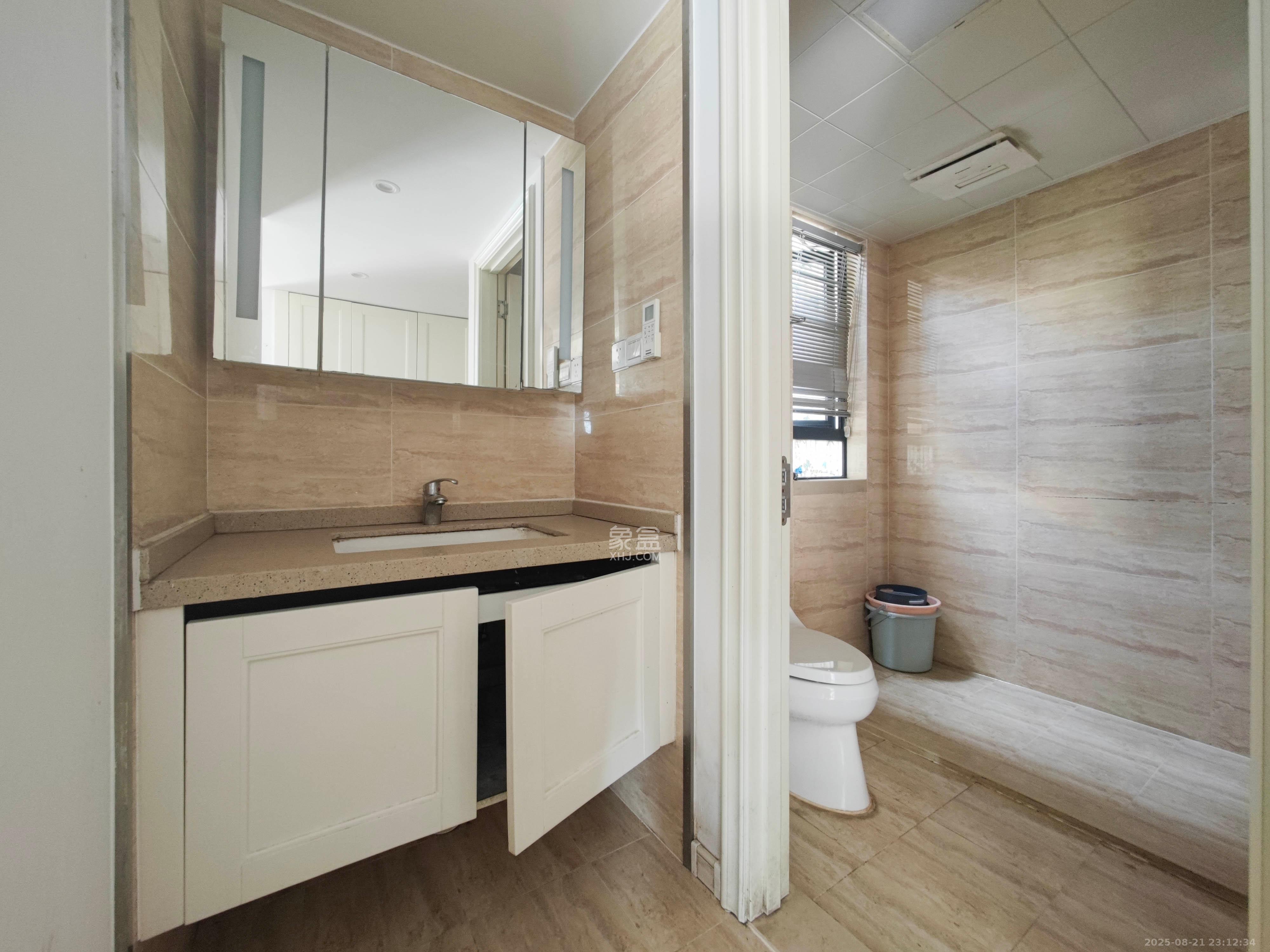 万科魅力之城锋镜里  4室2厅2卫    115.8万 万科魅力之城锋镜里  4室2厅2卫    115.8万卫生间