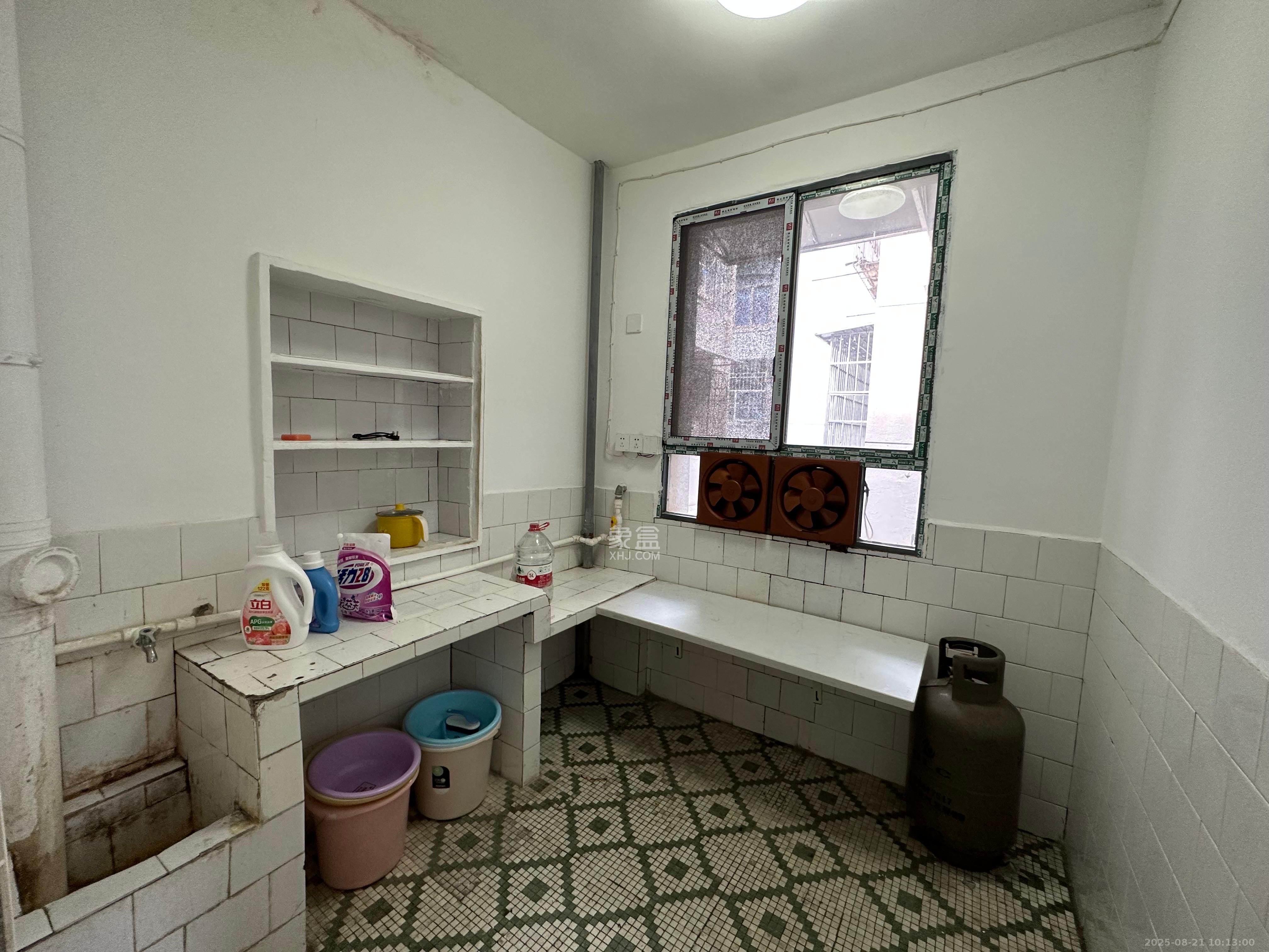 三兴街烟草专卖局宿舍 2室2厅1卫 2000.0元/月 三兴街烟草专卖局宿舍 2室2厅1卫 2000.0元/月室内图