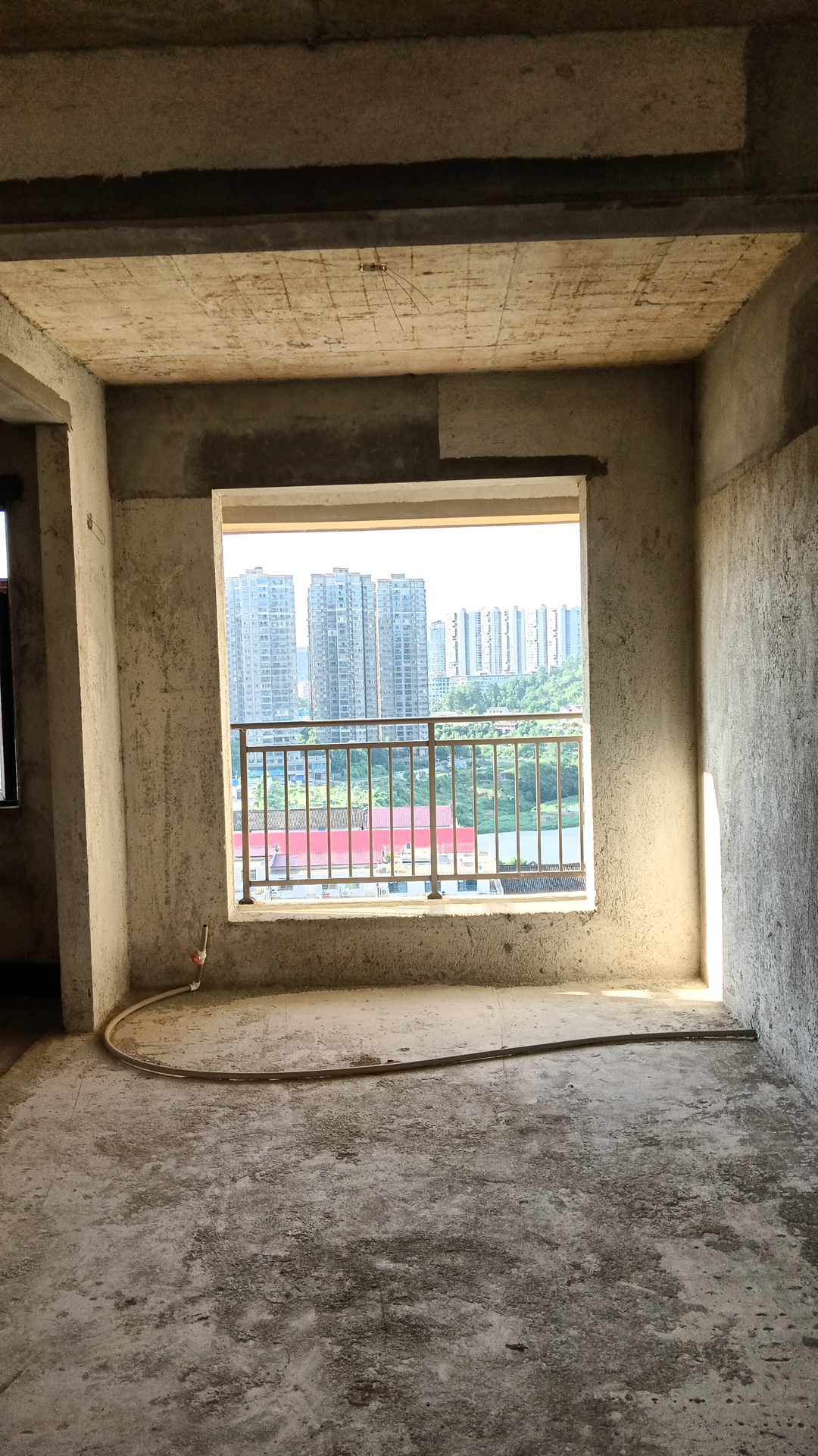 悦江山 4室2厅2卫 75.80万 悦江山 4室2厅2卫 75.80万客厅