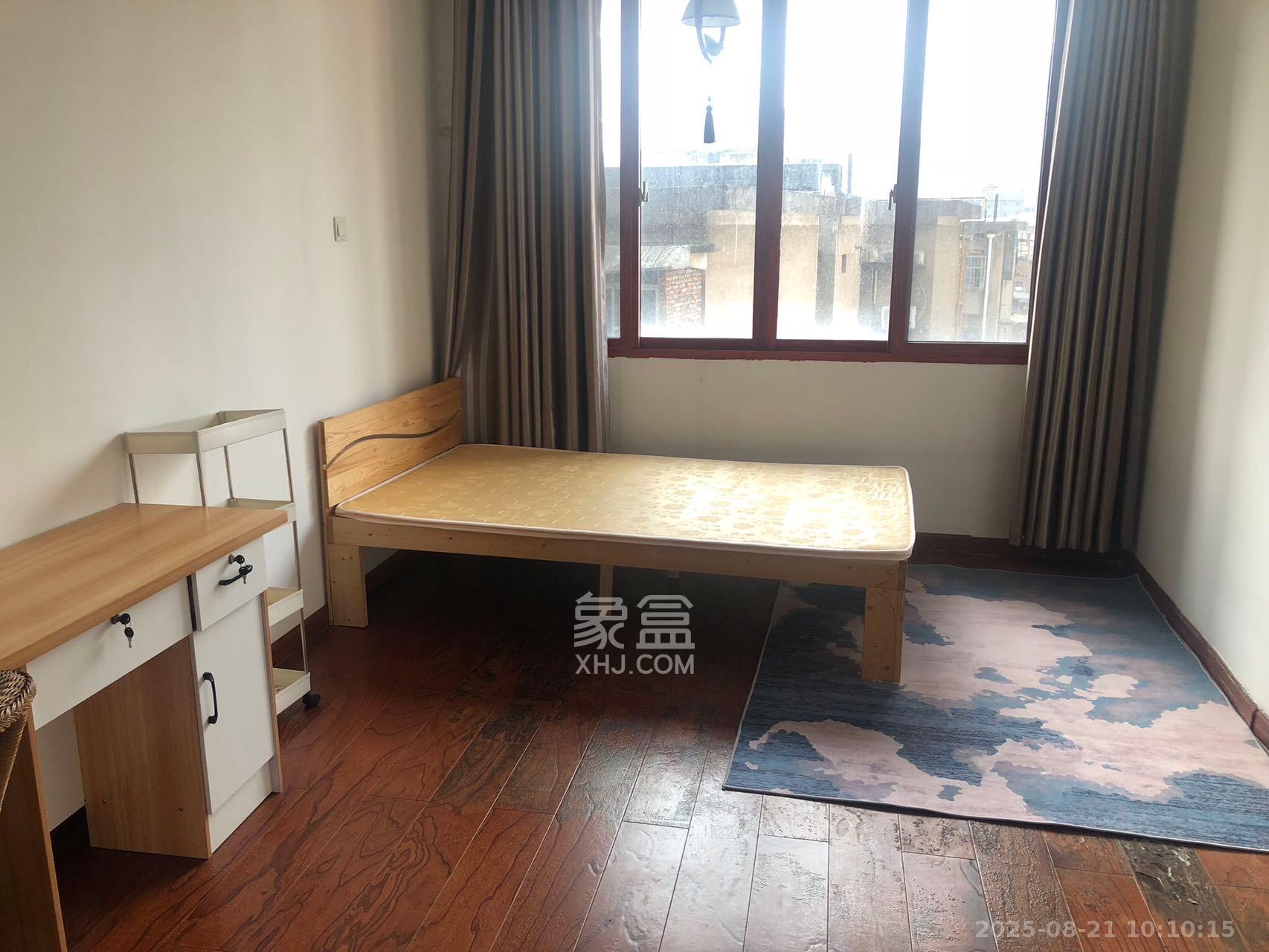 寿星街社区  4室2厅1卫   2600.00元/月室内图