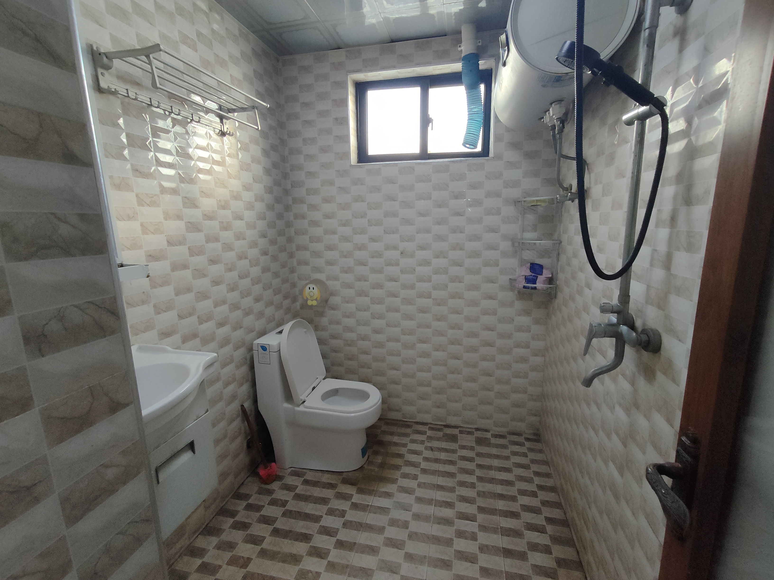 海糖小区一二期 3室2厅1卫 2000.0元/月 海糖小区一二期 3室2厅1卫 2000.0元/月室内图