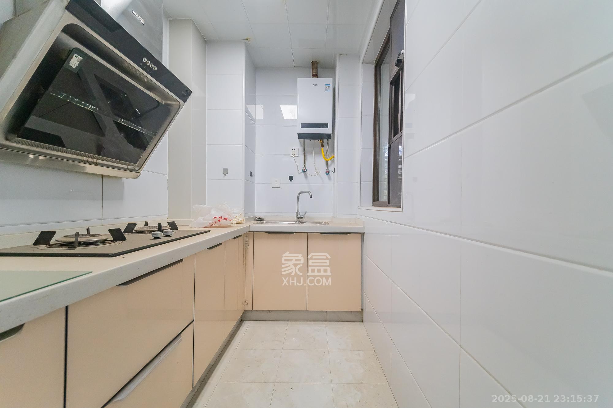 华润置地广场二期  3室2厅2卫    71.8万 华润置地广场二期  3室2厅2卫    71.8万厨房