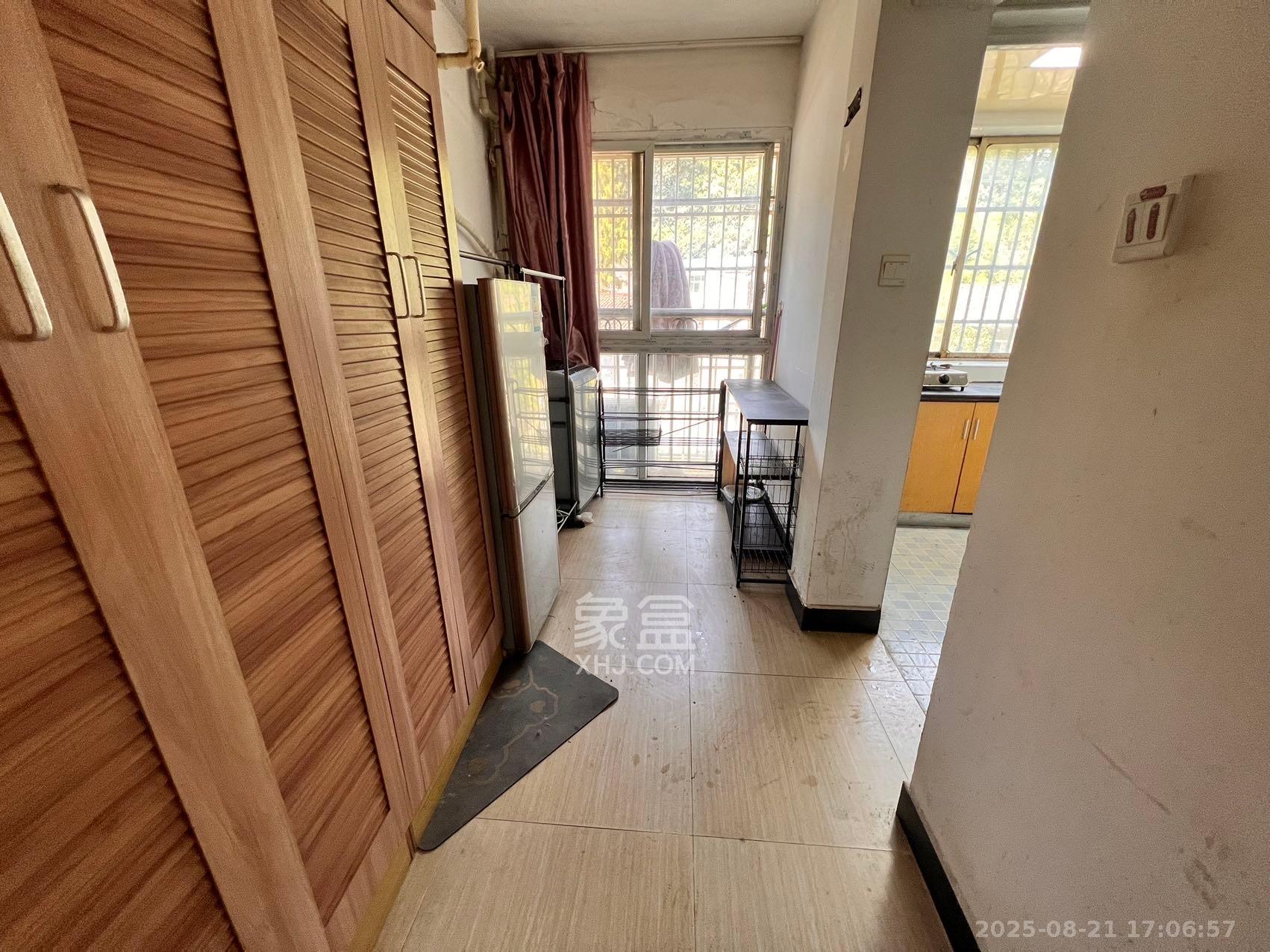 御景龙城 1室1厅1卫 900.0元/月 御景龙城 1室1厅1卫 900.0元/月室内图