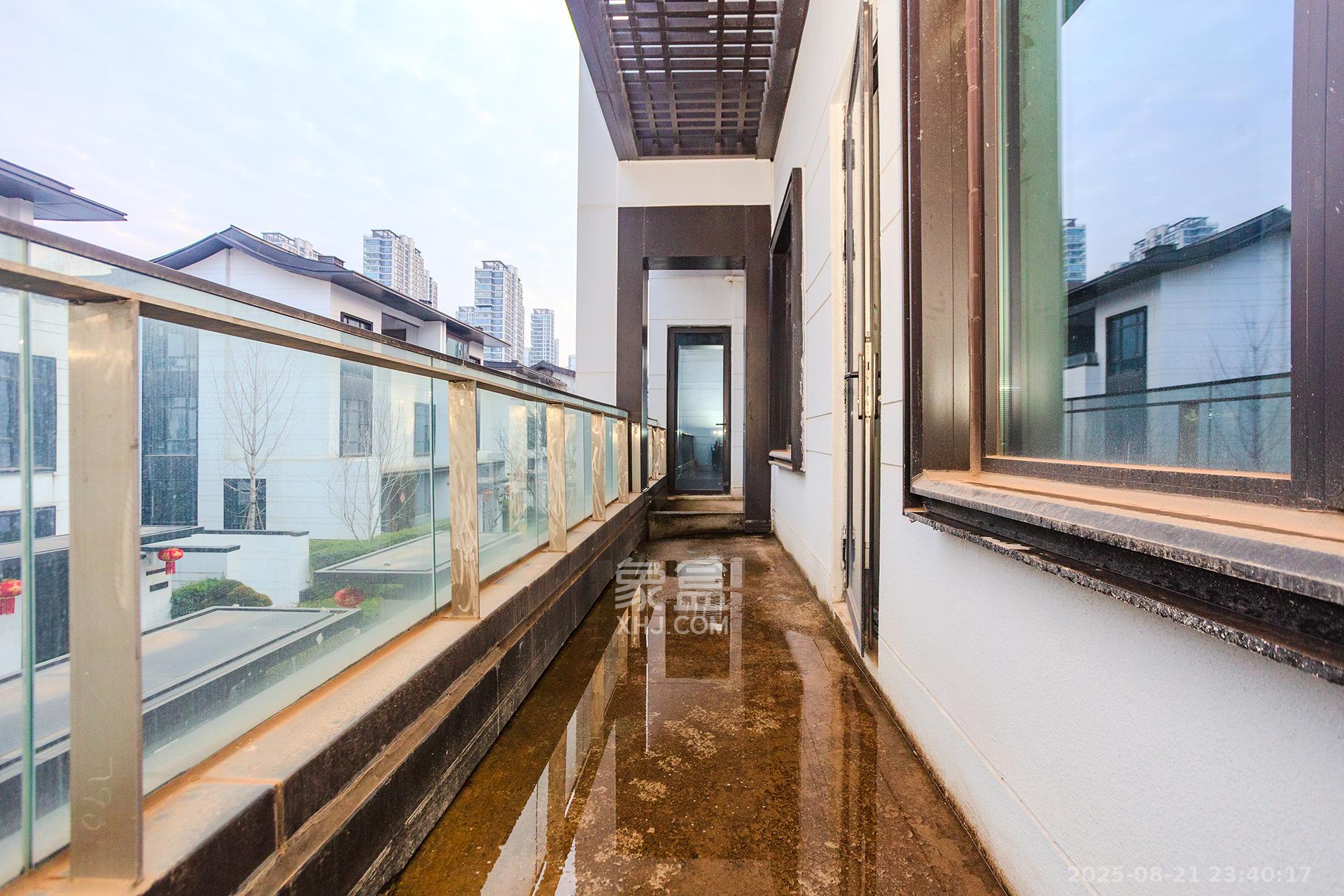 长房润和湘江玥 6室2厅2卫 600.0万 长房润和湘江玥 6室2厅2卫 600.0万阳台