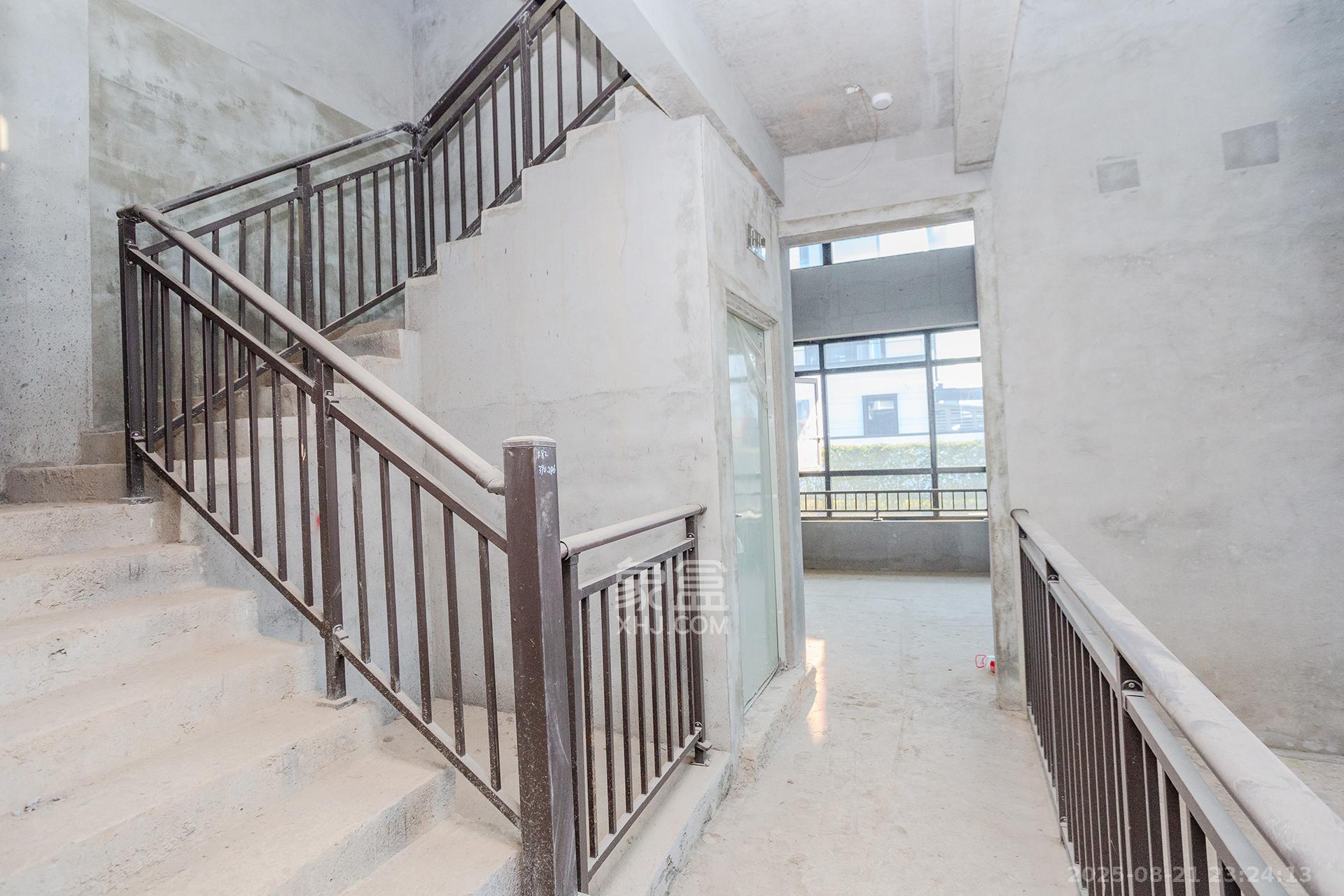 长房润和湘江玥 6室2厅4卫 700.0万 长房润和湘江玥 6室2厅4卫 700.0万其他