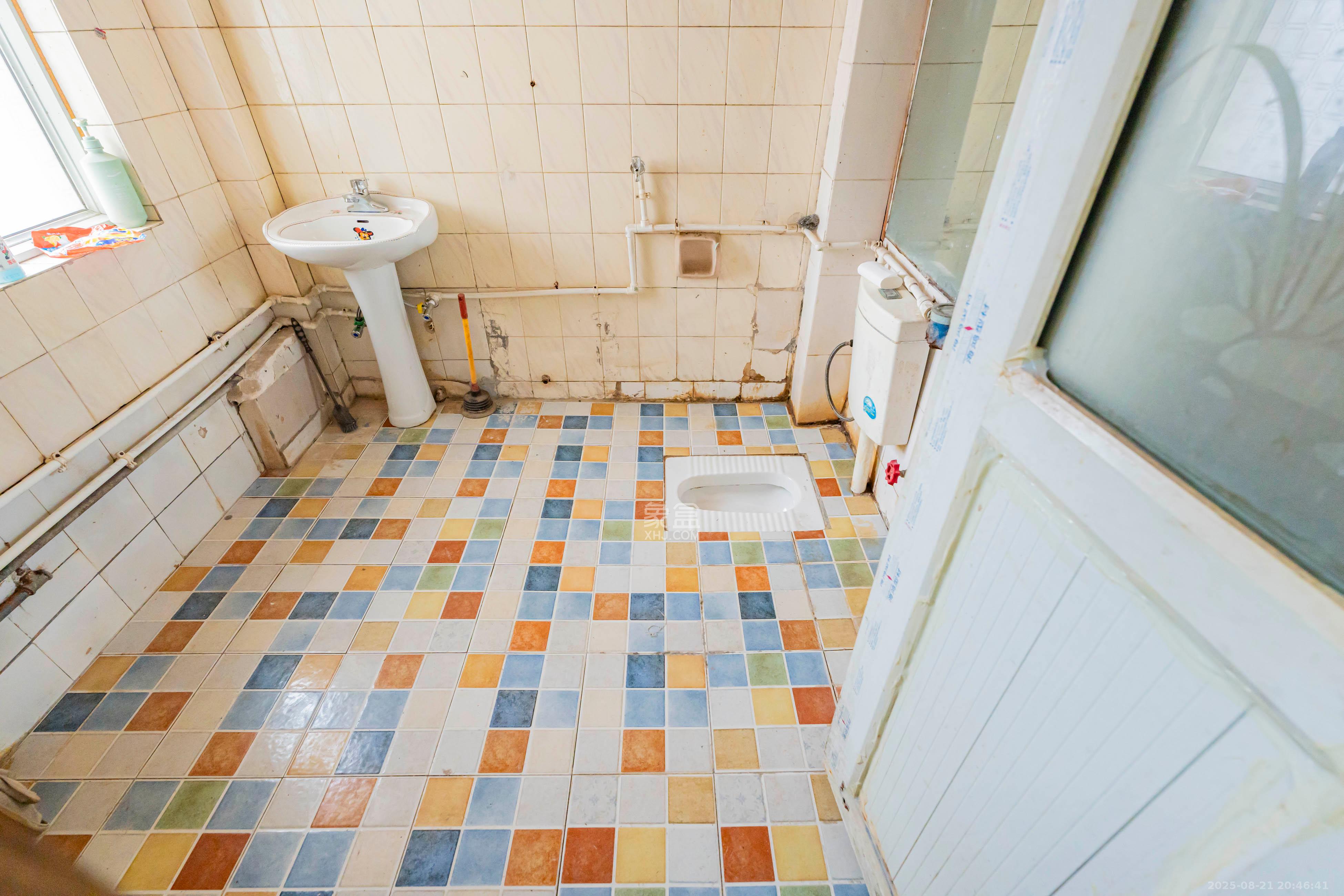 通泰街商居楼 3室1厅1卫 88.0万 通泰街商居楼 3室1厅1卫 88.0万卫生间